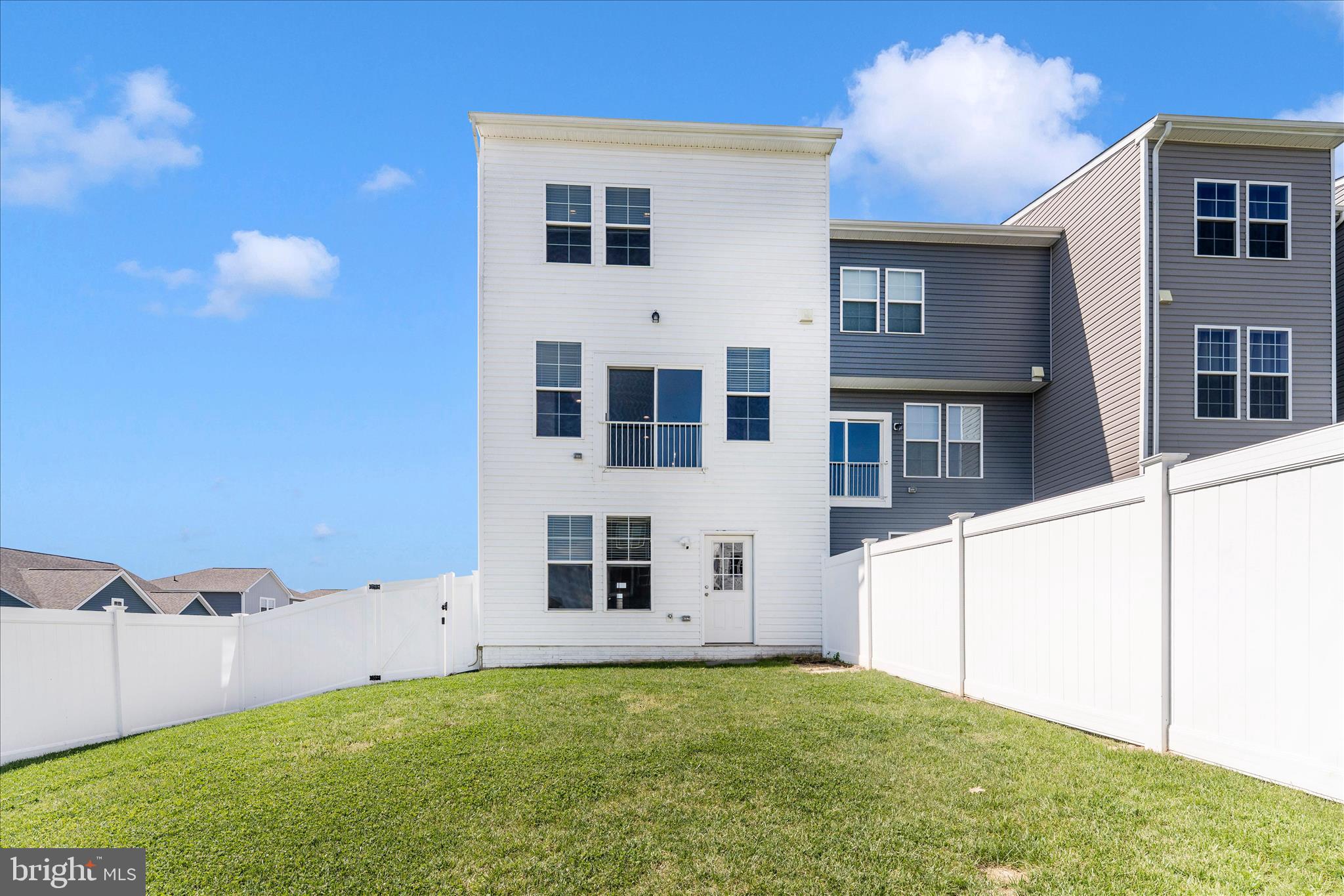 OVERLOOK AT RIVERSIDE TOWNHOMES - Residential