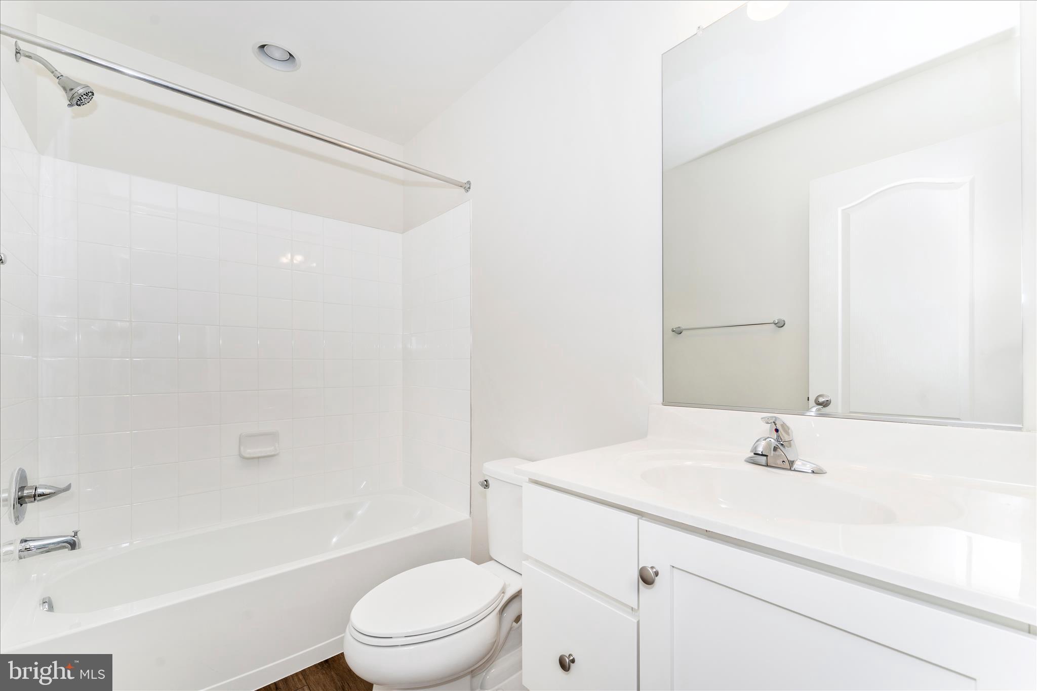OVERLOOK AT RIVERSIDE TOWNHOMES - Residential