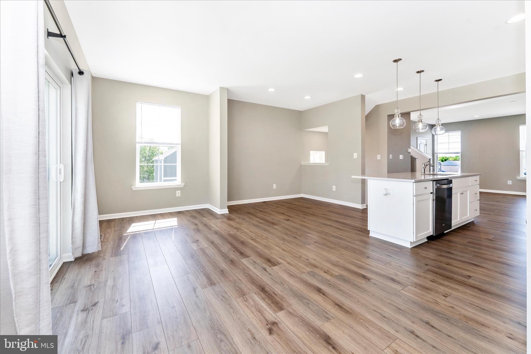 OVERLOOK AT RIVERSIDE TOWNHOMES - Residential