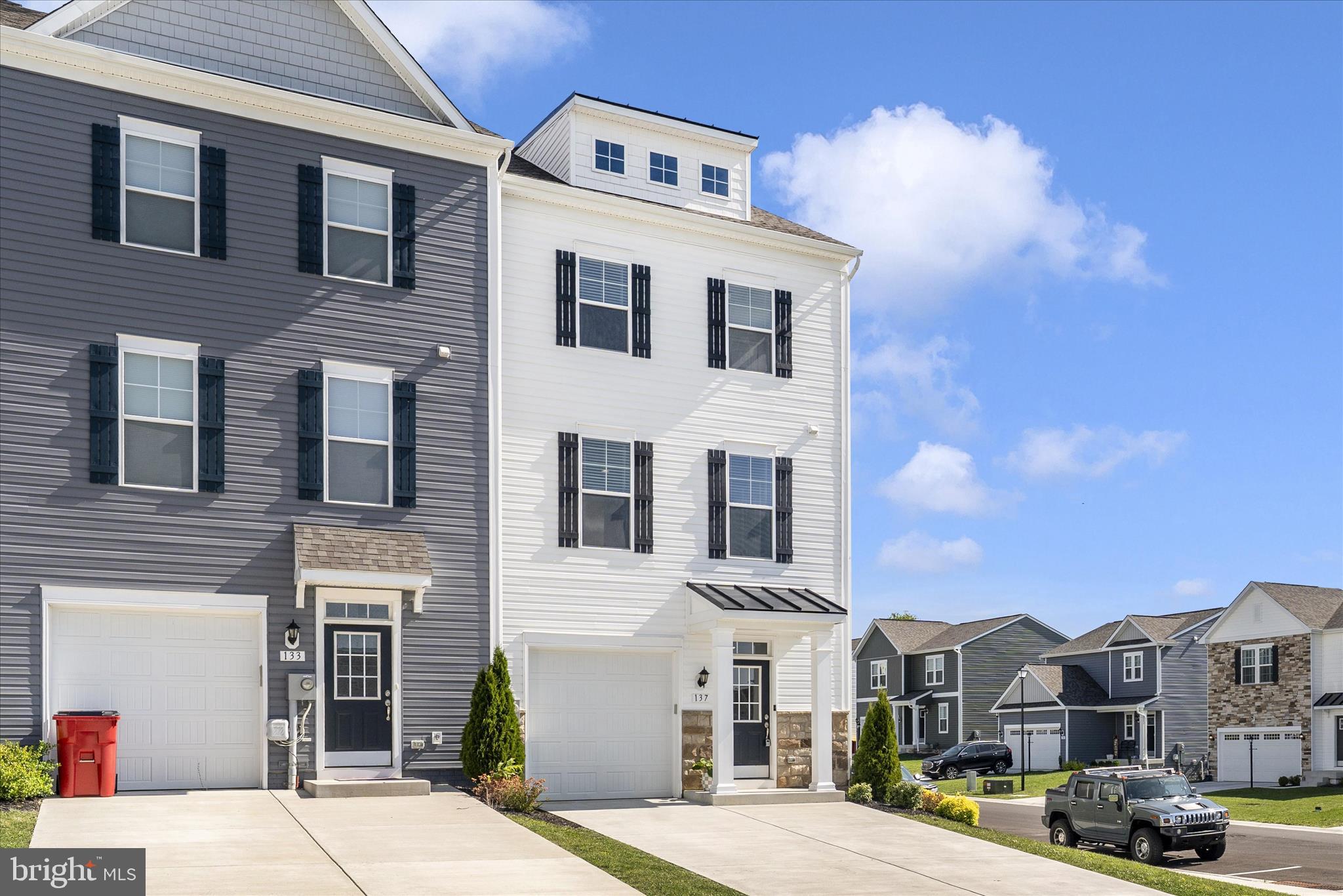 OVERLOOK AT RIVERSIDE TOWNHOMES - Residential