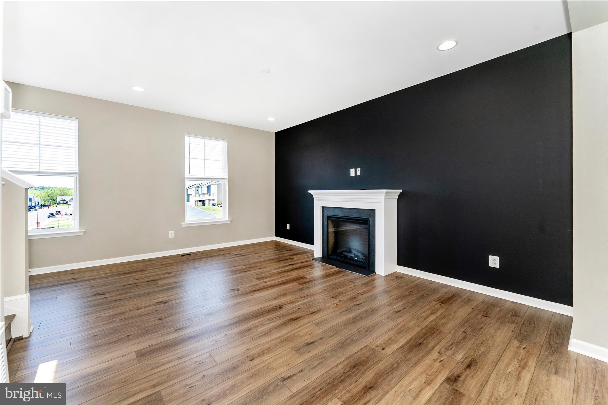 OVERLOOK AT RIVERSIDE TOWNHOMES - Residential