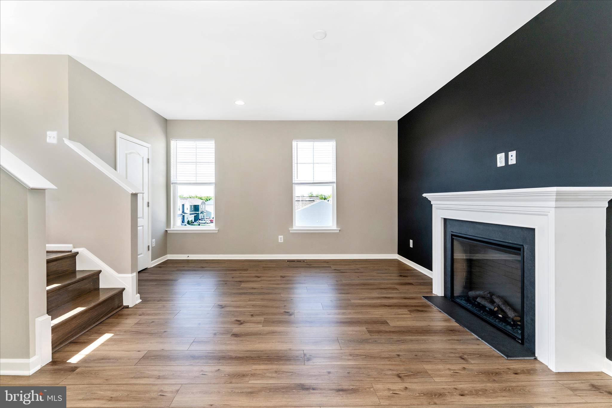 OVERLOOK AT RIVERSIDE TOWNHOMES - Residential