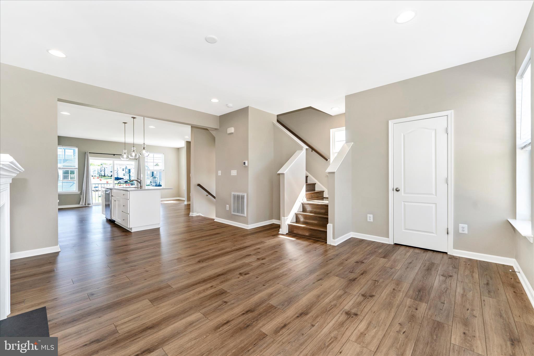 OVERLOOK AT RIVERSIDE TOWNHOMES - Residential