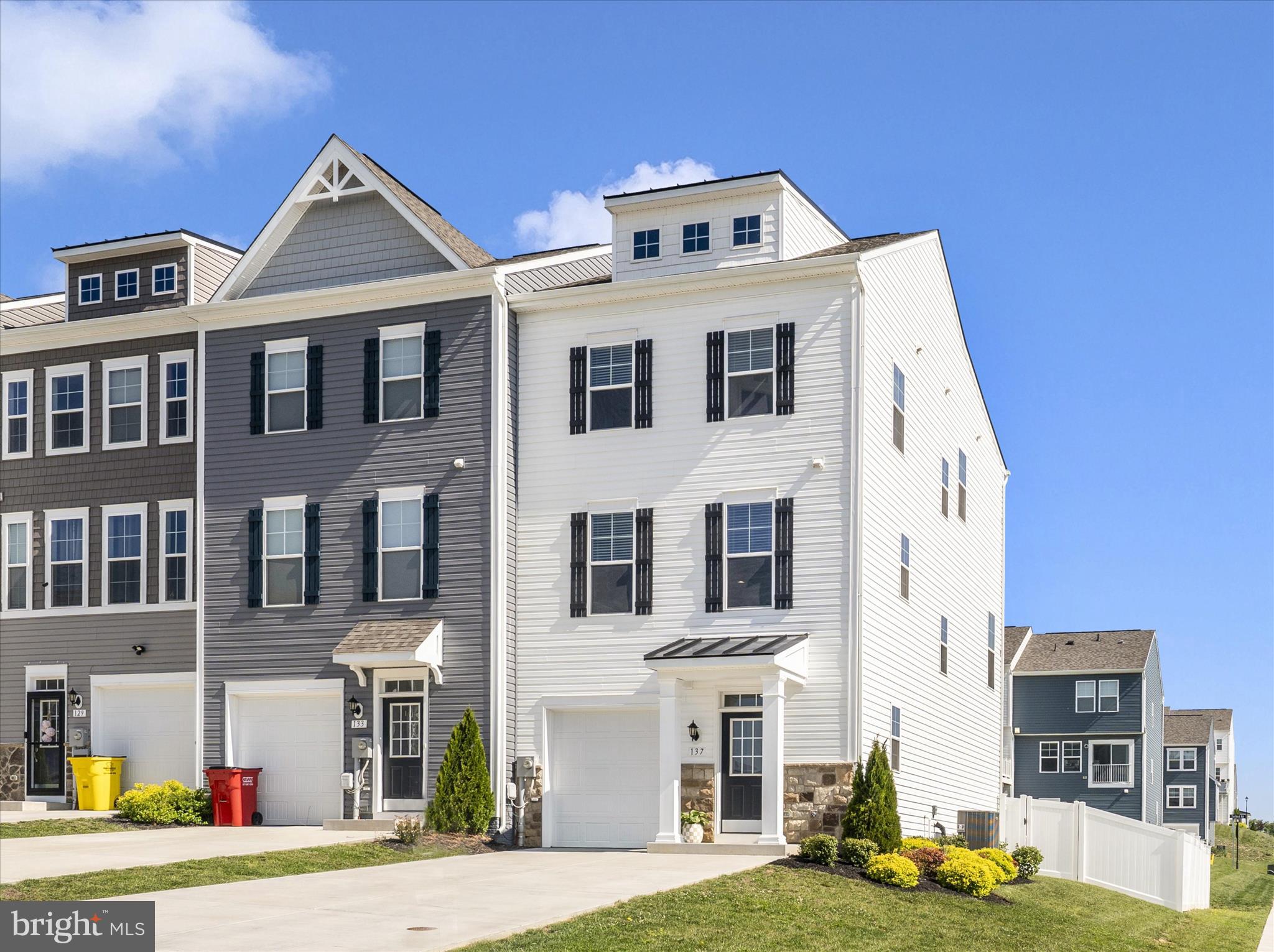 OVERLOOK AT RIVERSIDE TOWNHOMES - Residential