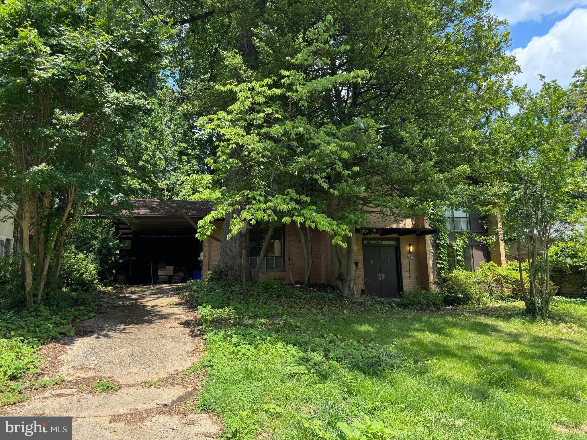 6425 EARLHAM DRIVE