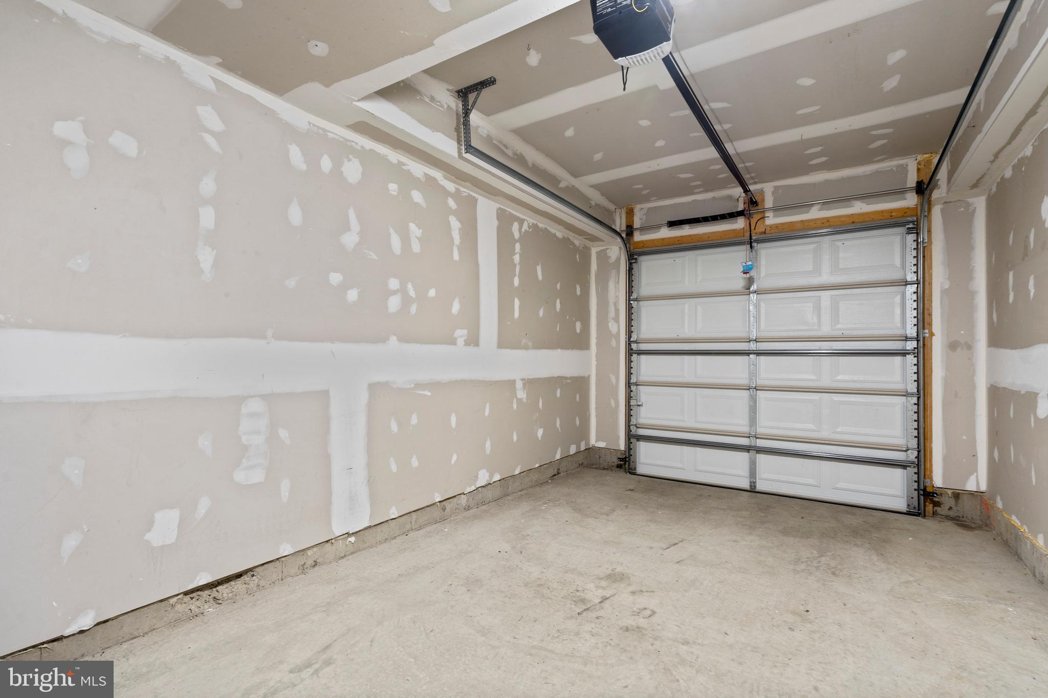 OAKDALE VILLAGE - Residential Lease