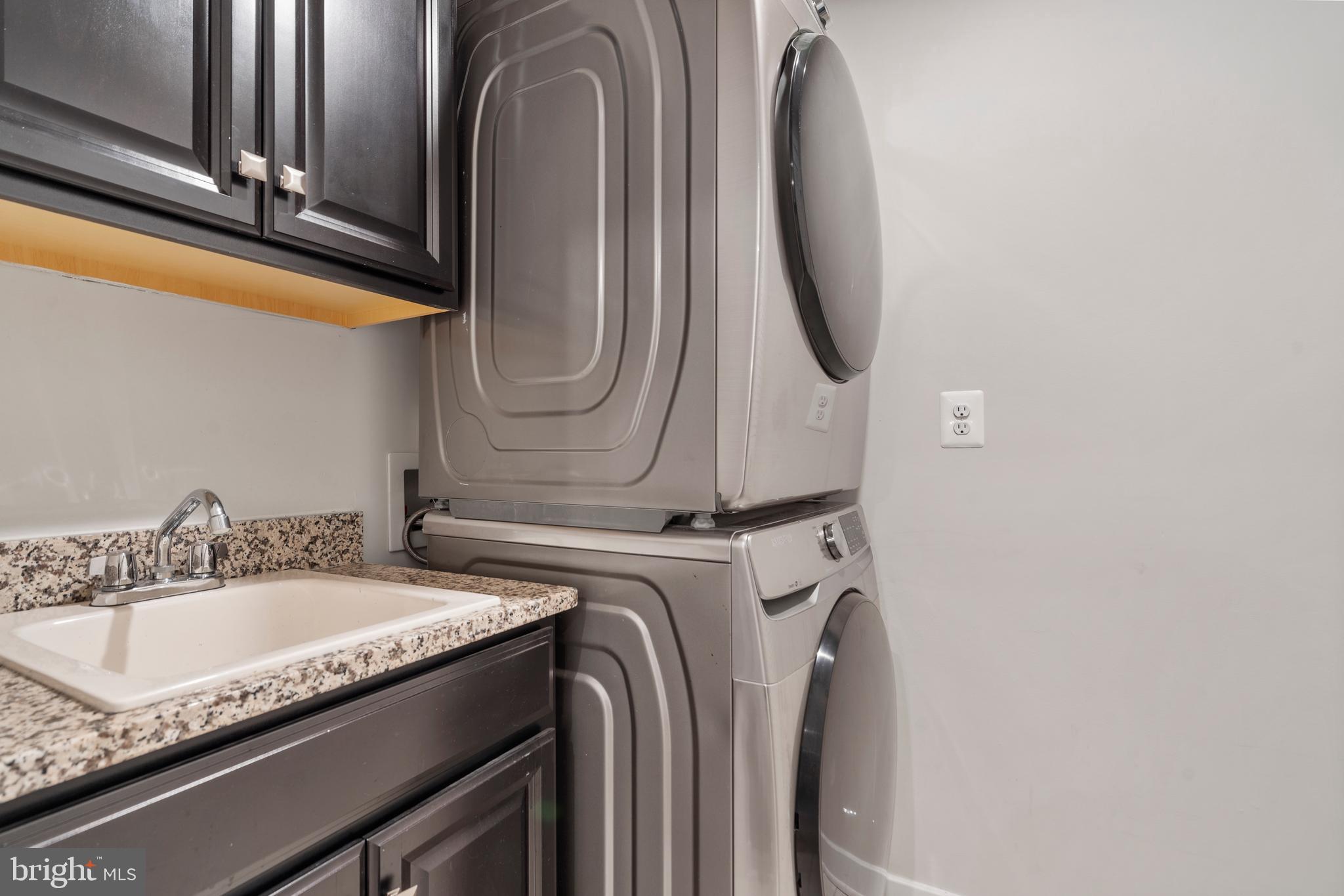 OAKDALE VILLAGE - Residential Lease