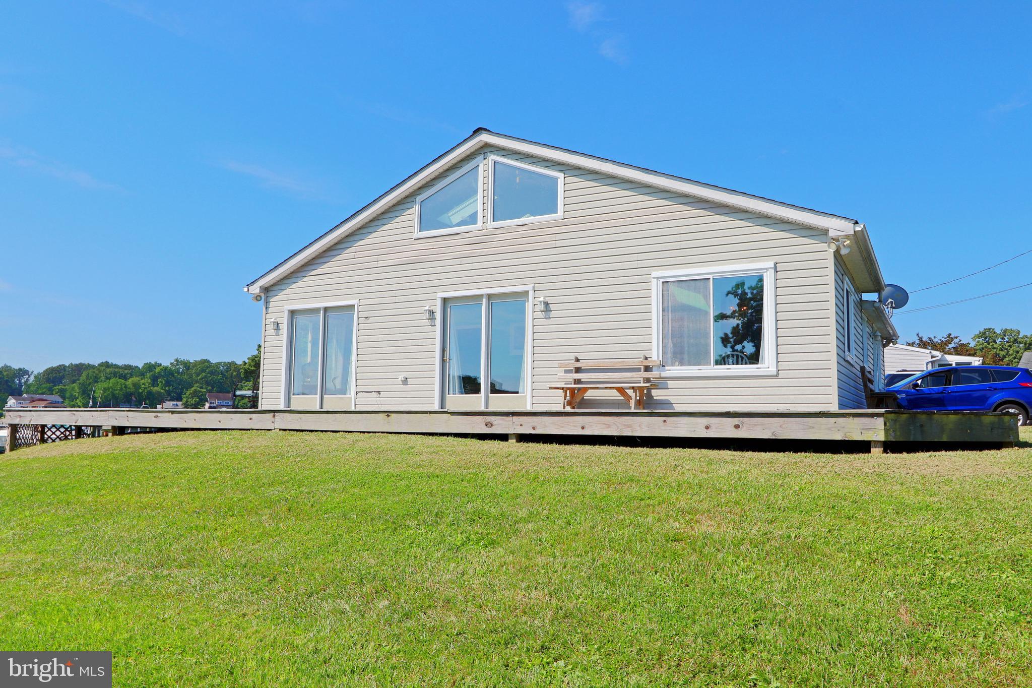 ESSEX/MIDDLE RIVER - Residential