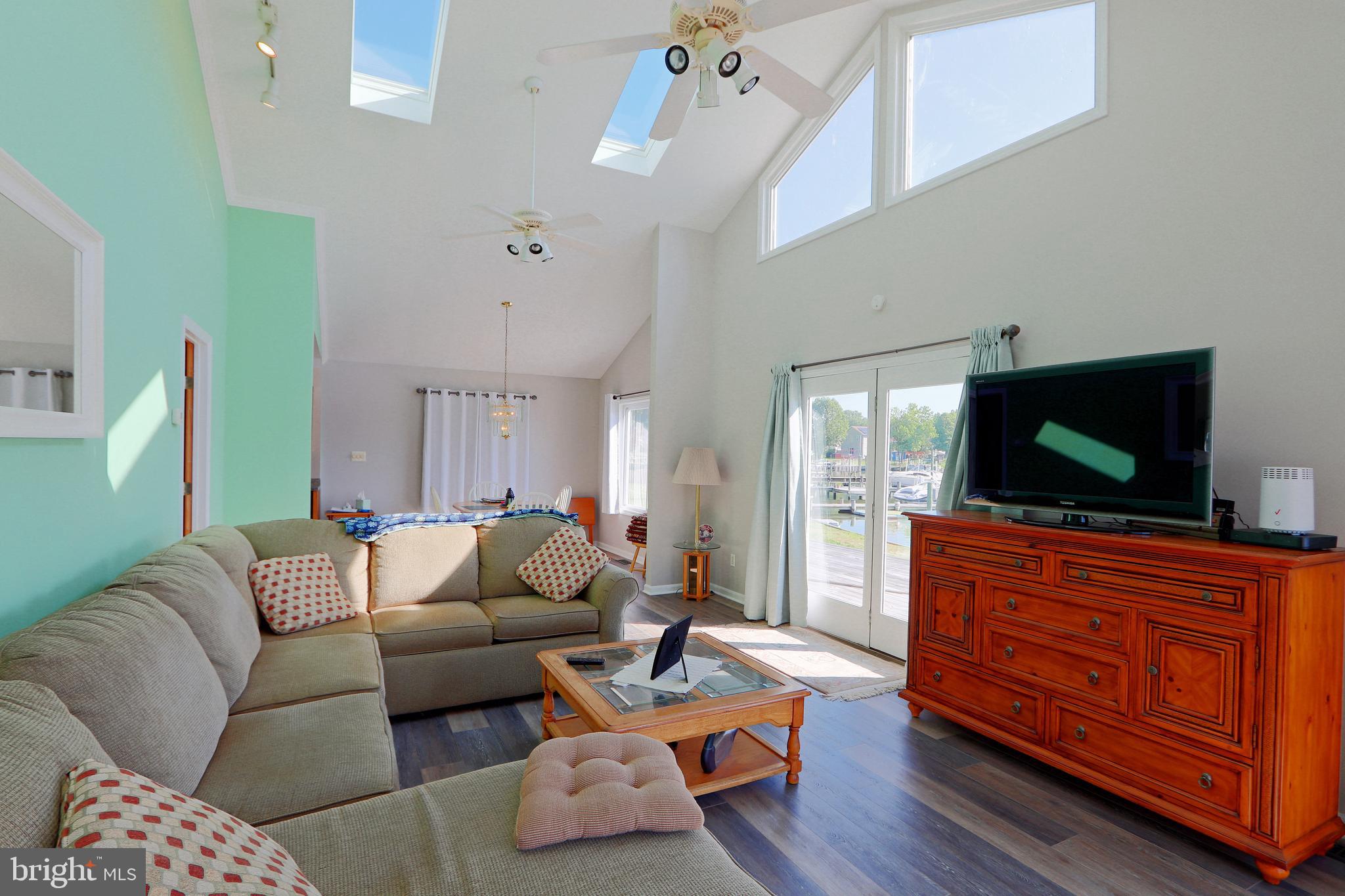 ESSEX/MIDDLE RIVER - Residential