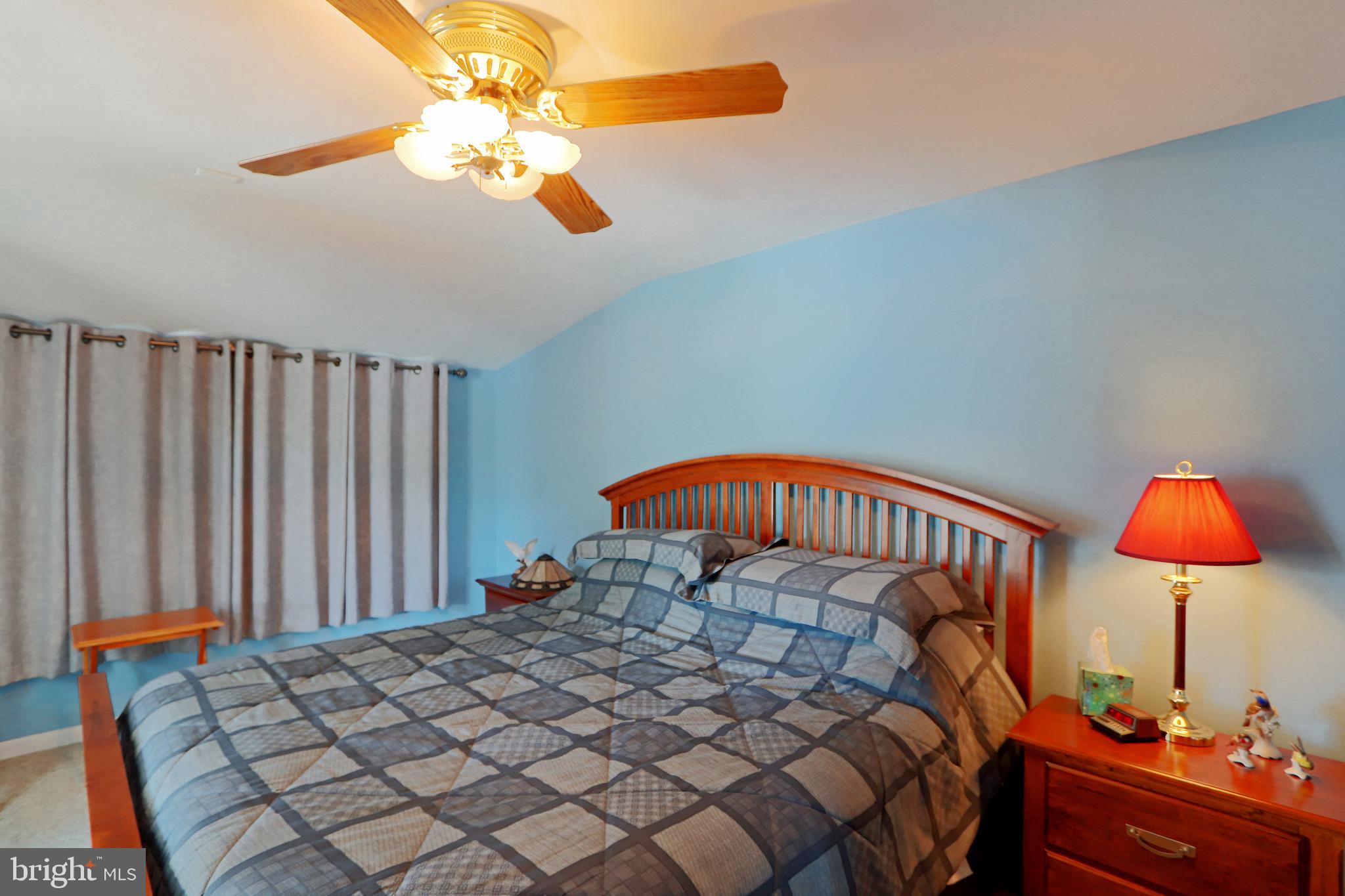 ESSEX/MIDDLE RIVER - Residential