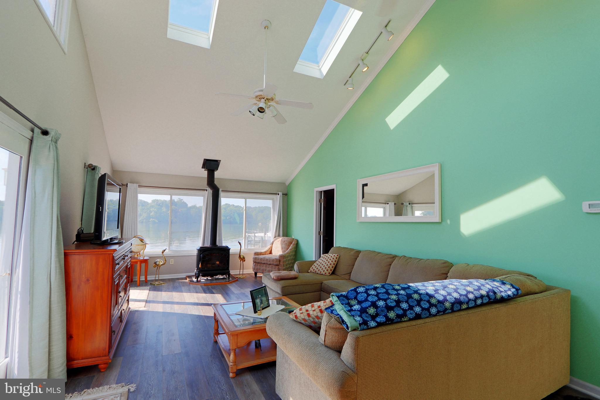 ESSEX/MIDDLE RIVER - Residential