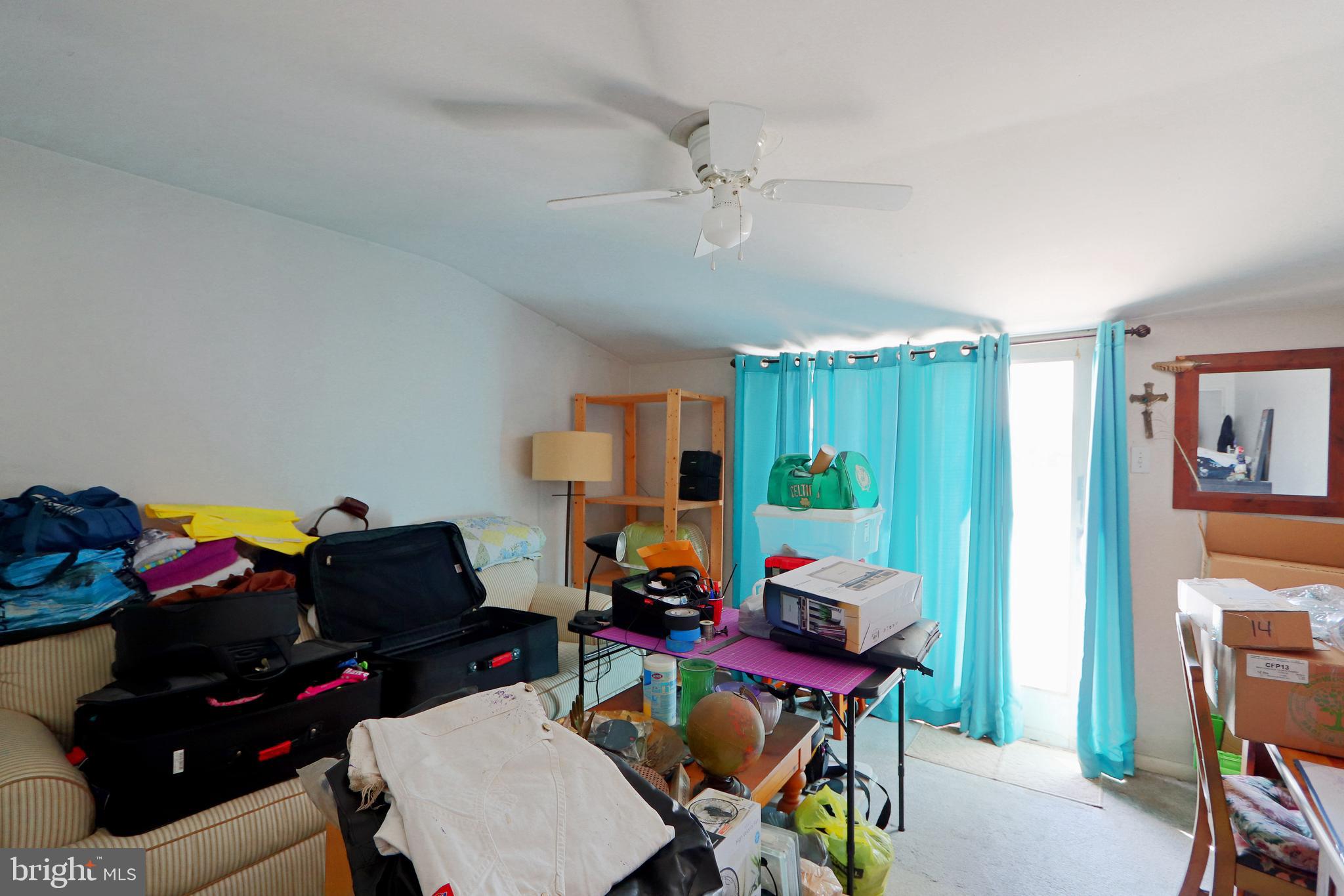 ESSEX/MIDDLE RIVER - Residential