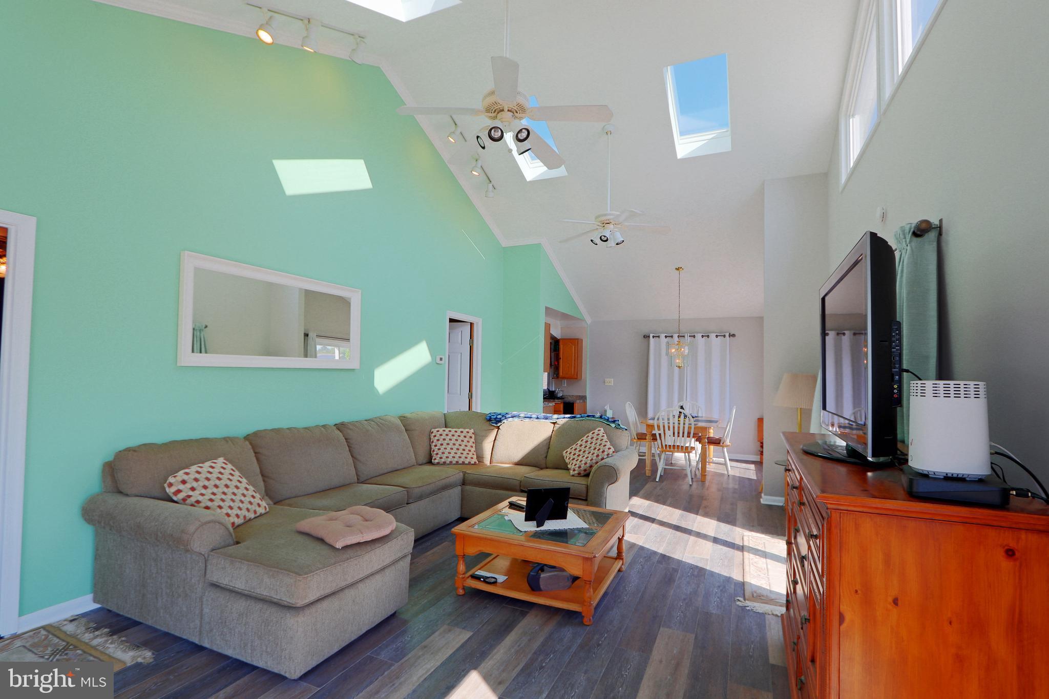 ESSEX/MIDDLE RIVER - Residential