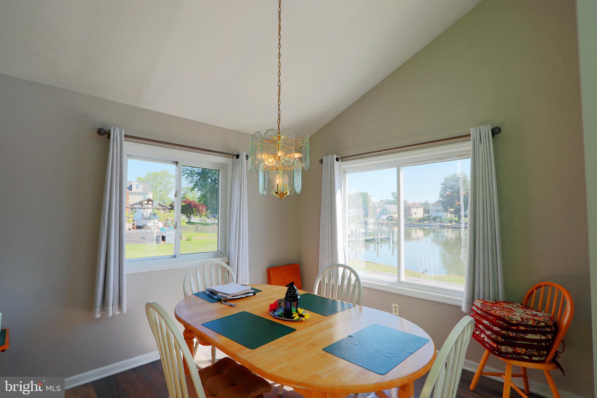 ESSEX/MIDDLE RIVER - Residential