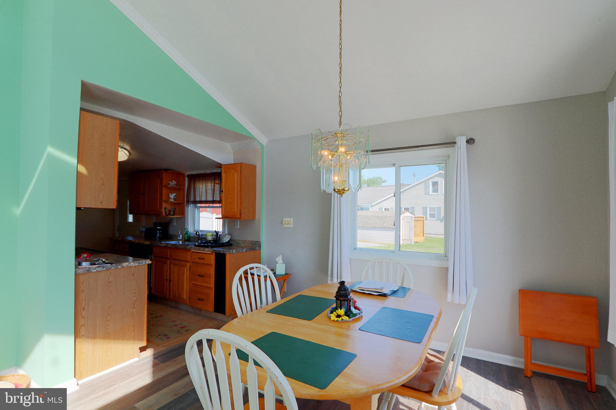 ESSEX/MIDDLE RIVER - Residential