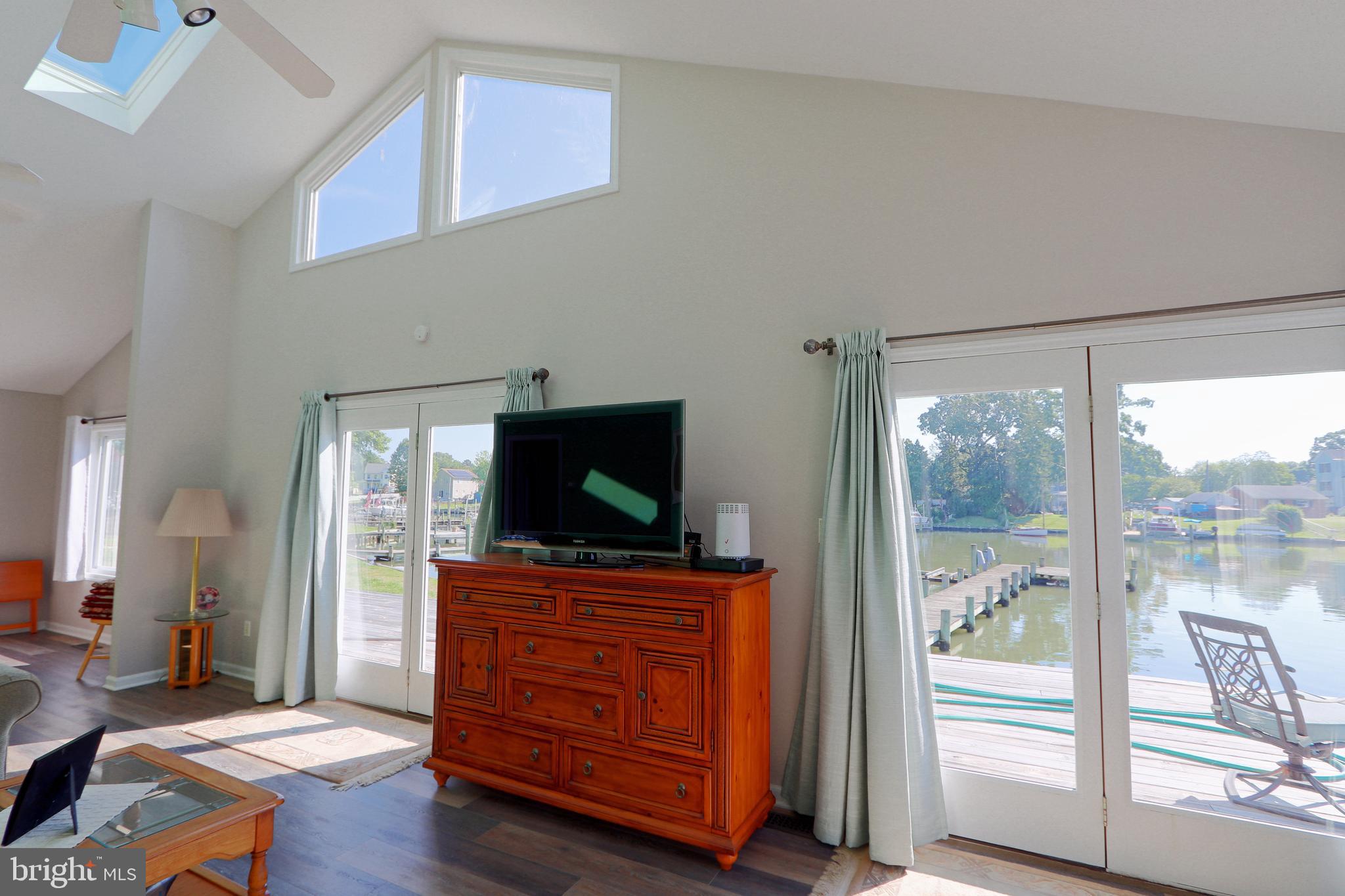 ESSEX/MIDDLE RIVER - Residential