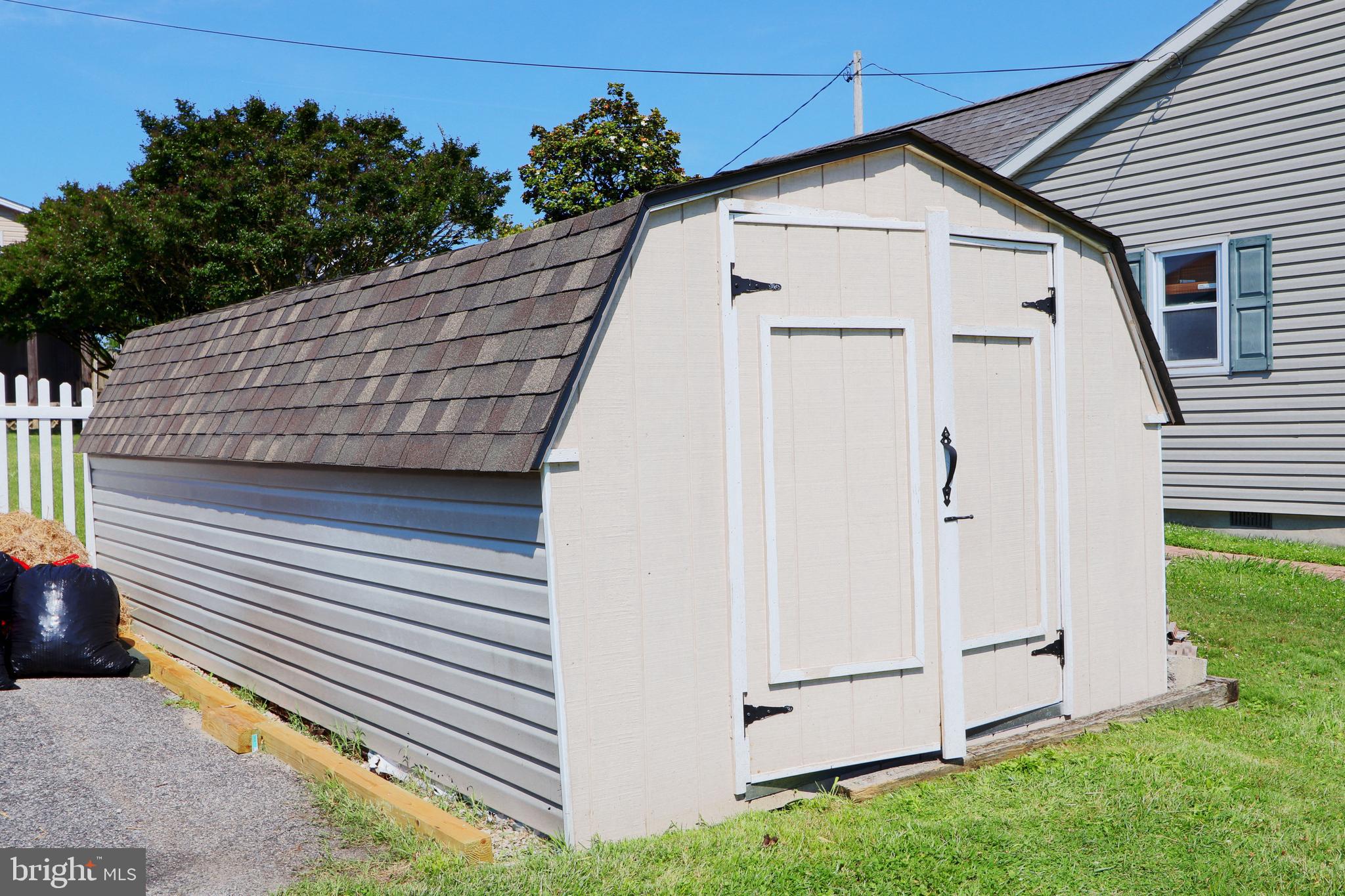 ESSEX/MIDDLE RIVER - Residential