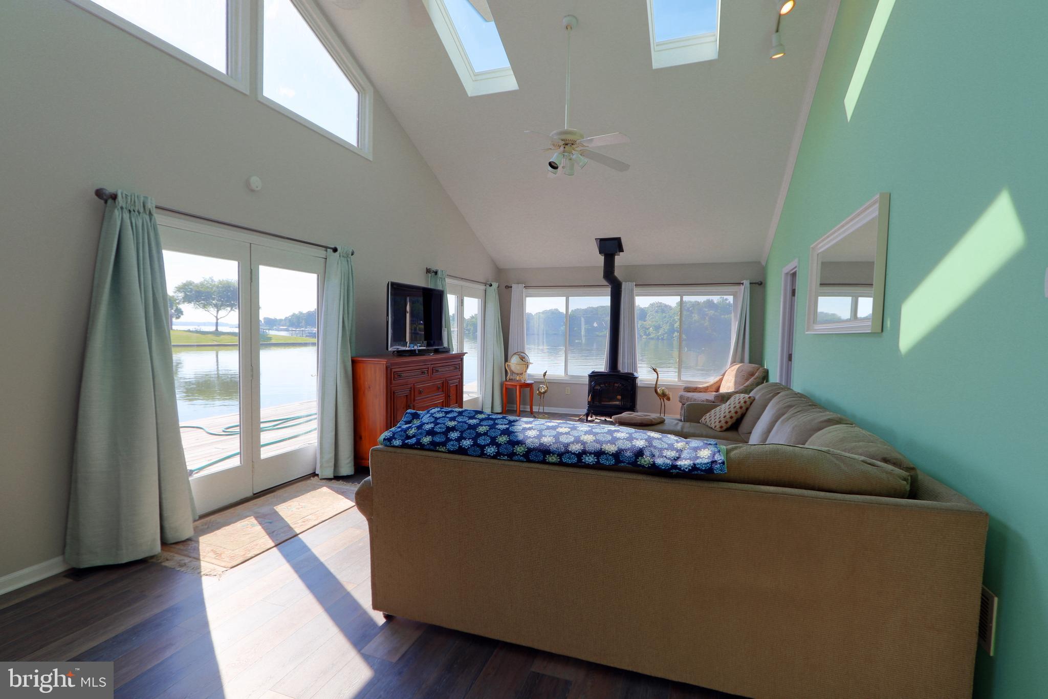 ESSEX/MIDDLE RIVER - Residential