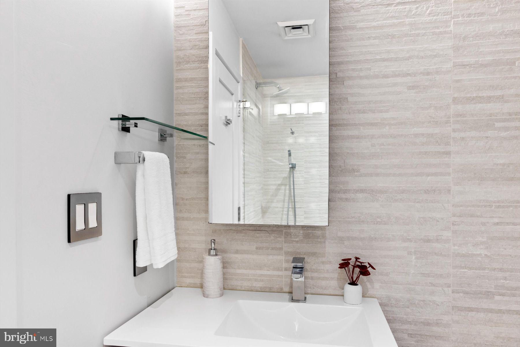 LOGAN SQUARE - Residential