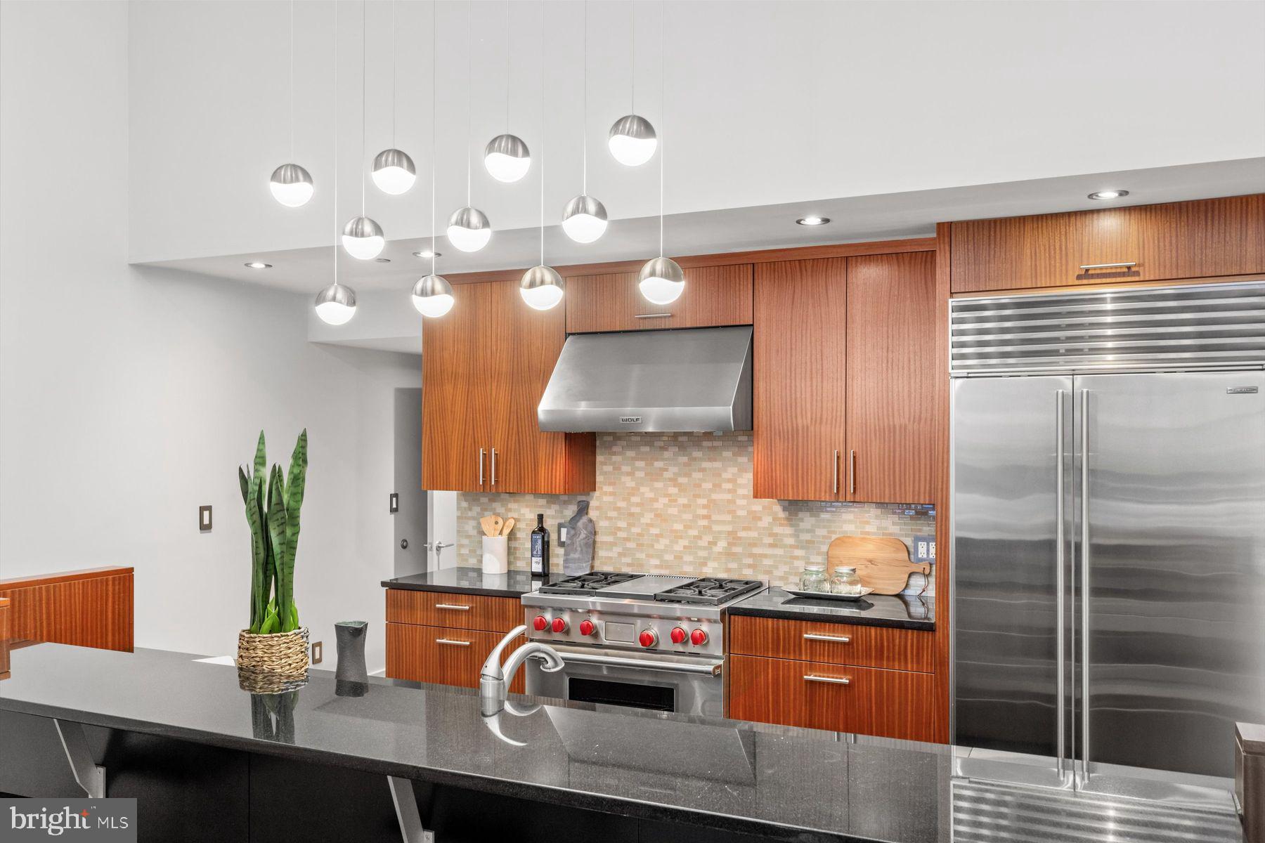 LOGAN SQUARE - Residential