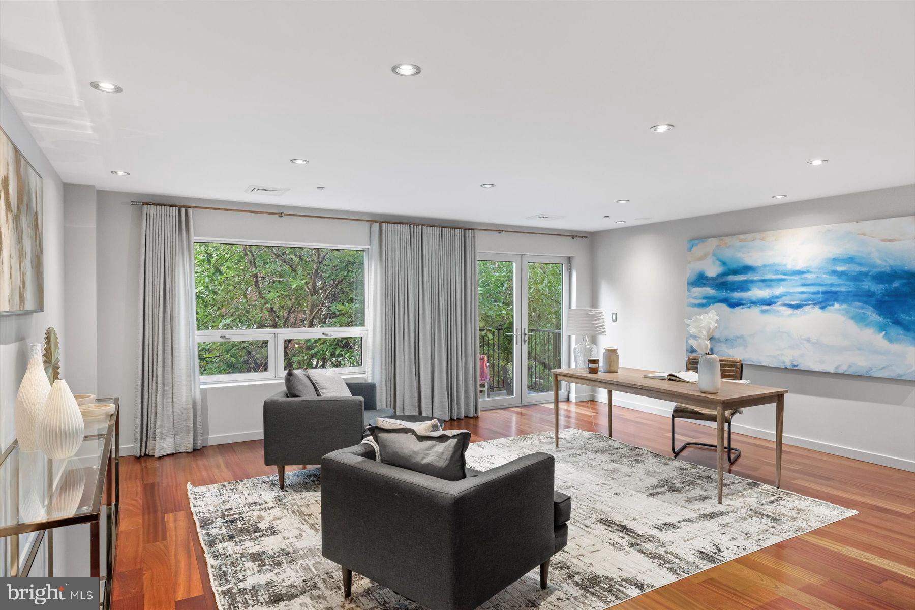 LOGAN SQUARE - Residential