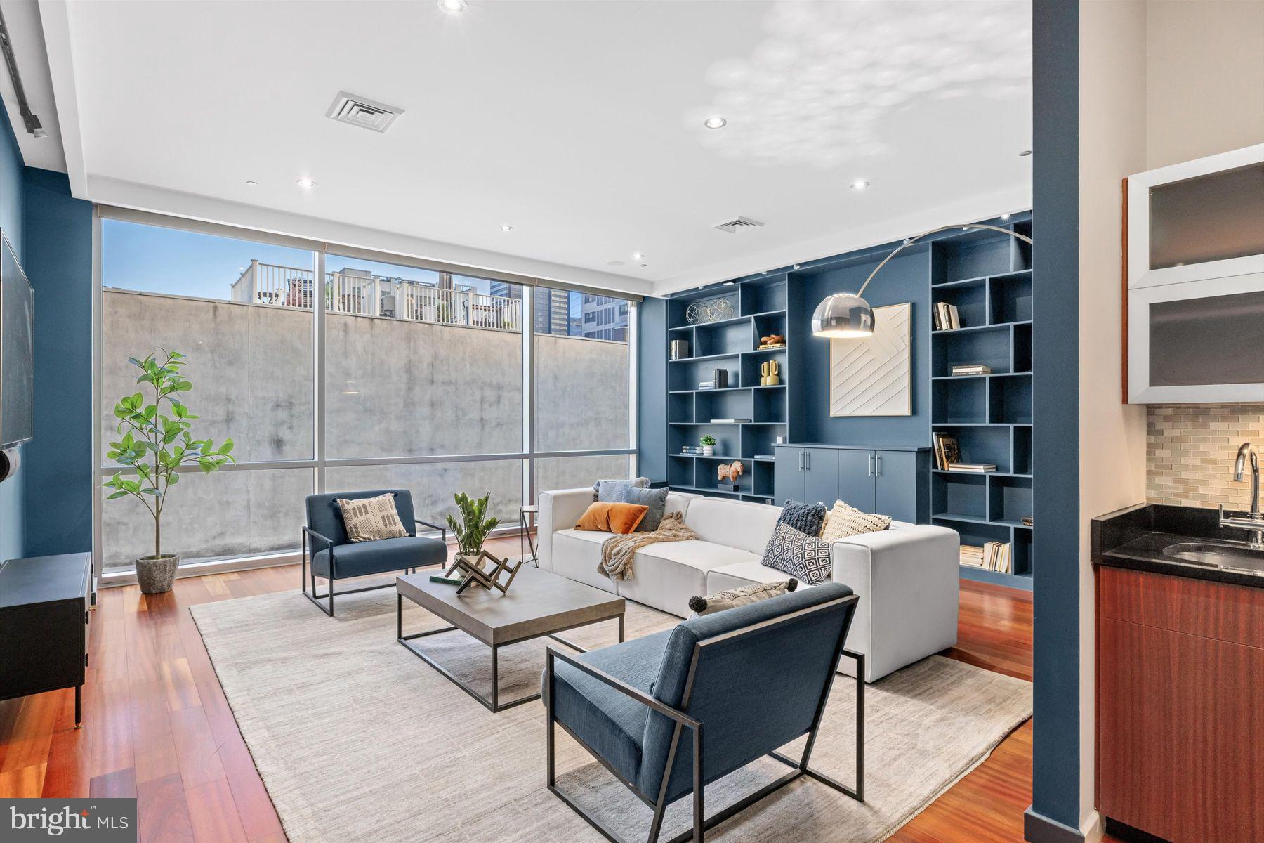 LOGAN SQUARE - Residential