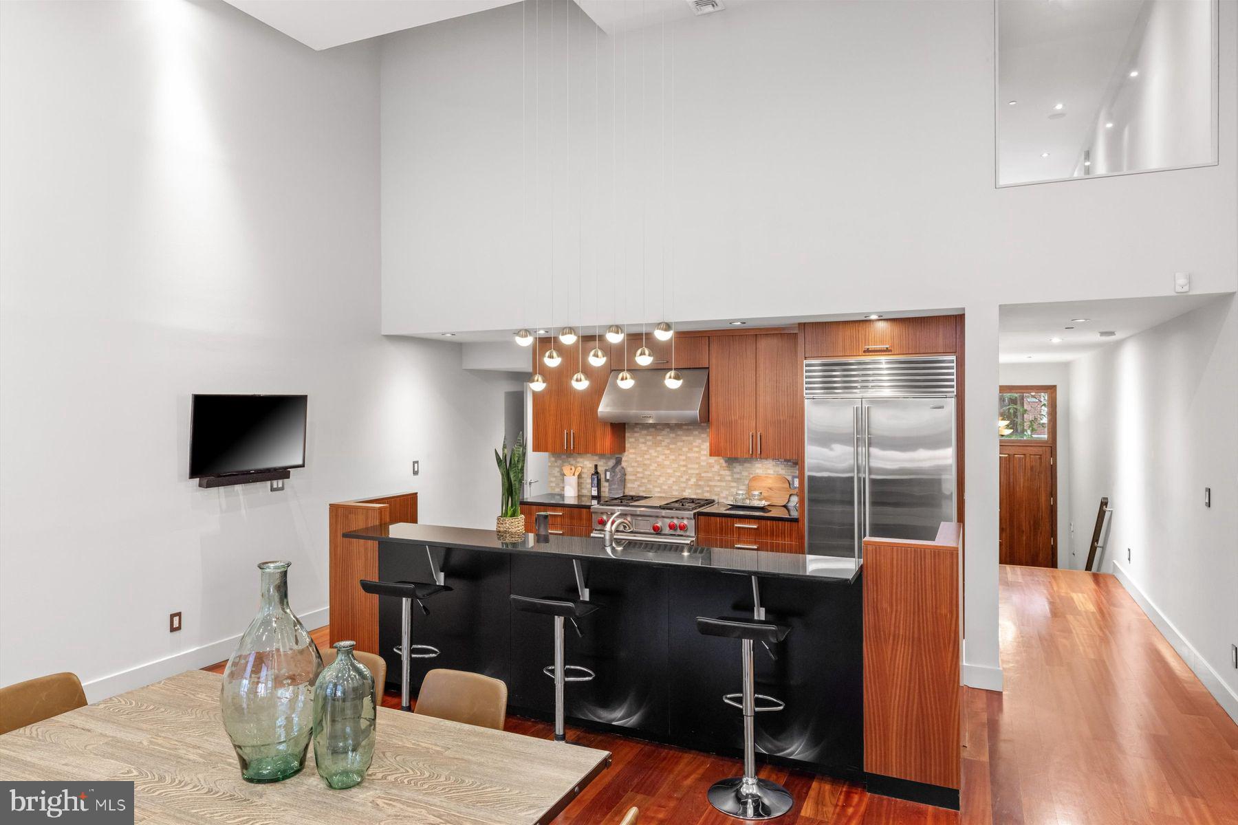 LOGAN SQUARE - Residential