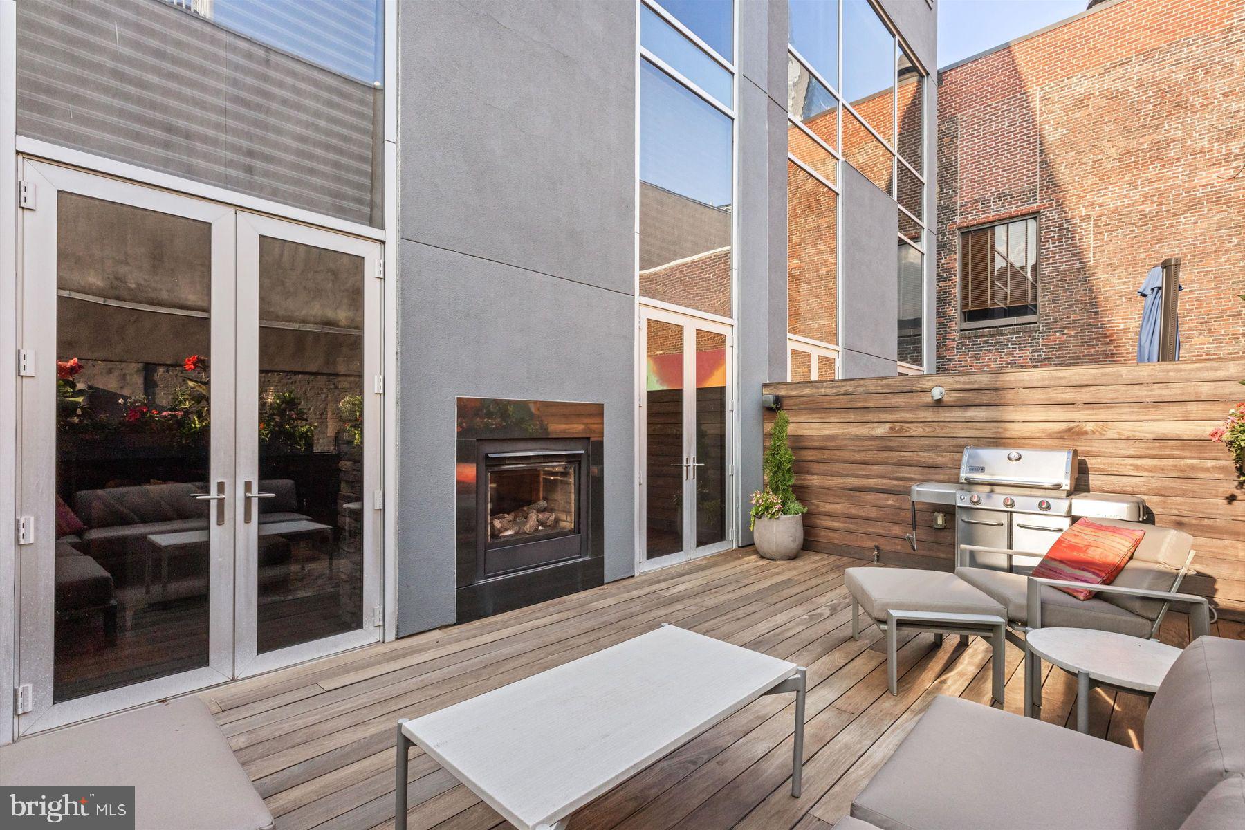 LOGAN SQUARE - Residential