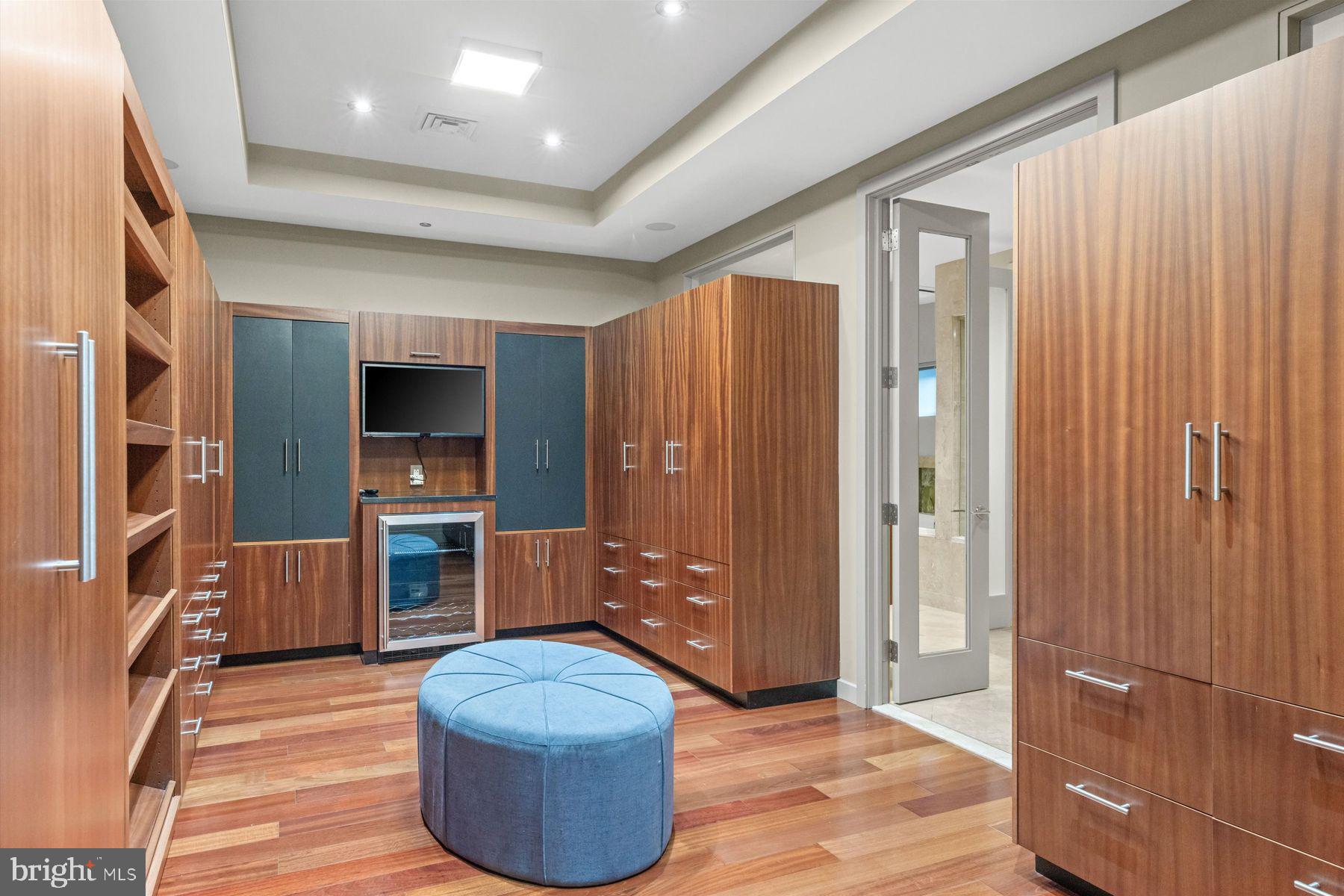 LOGAN SQUARE - Residential