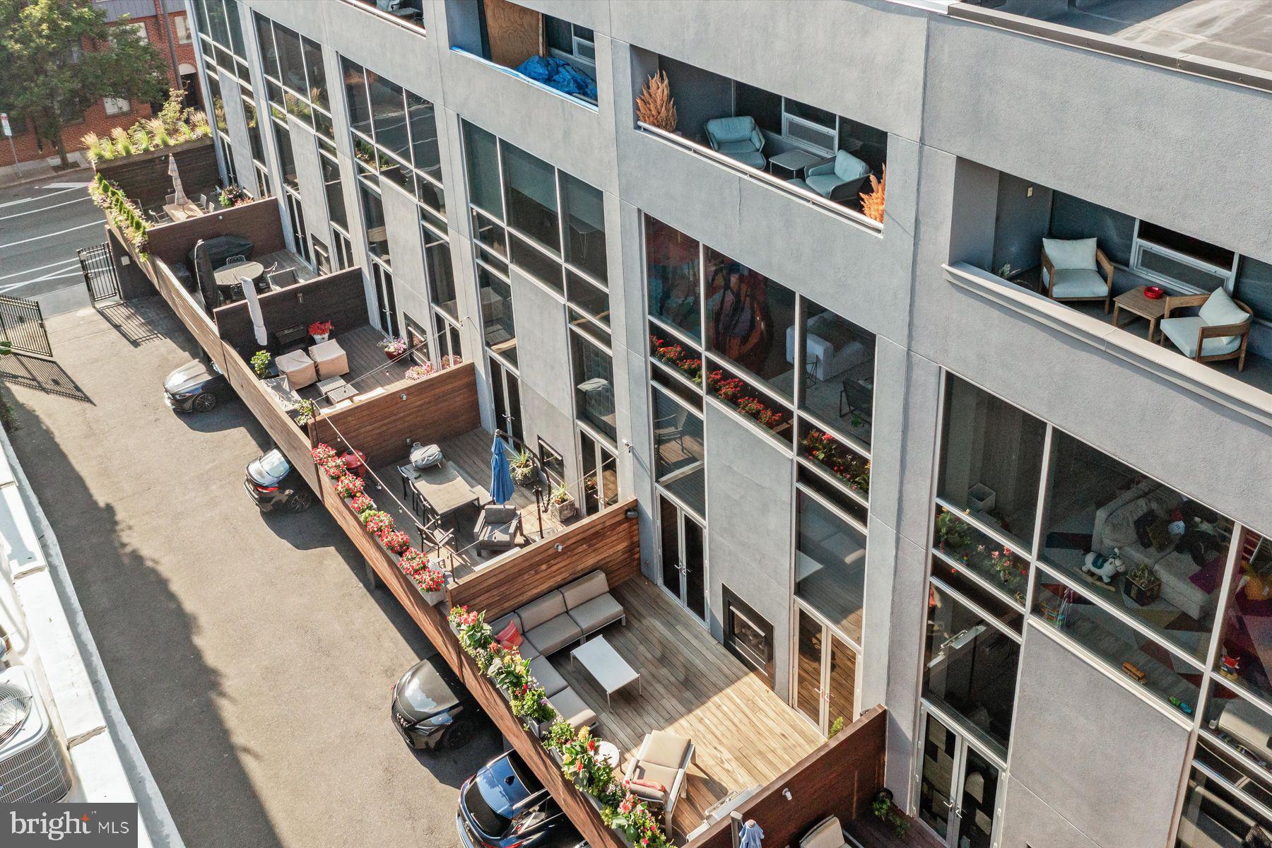 LOGAN SQUARE - Residential