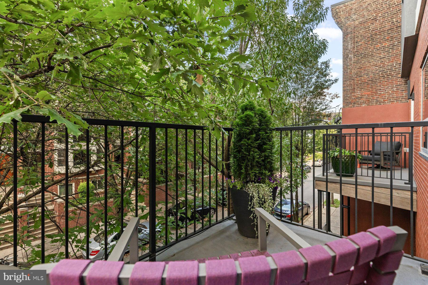 LOGAN SQUARE - Residential