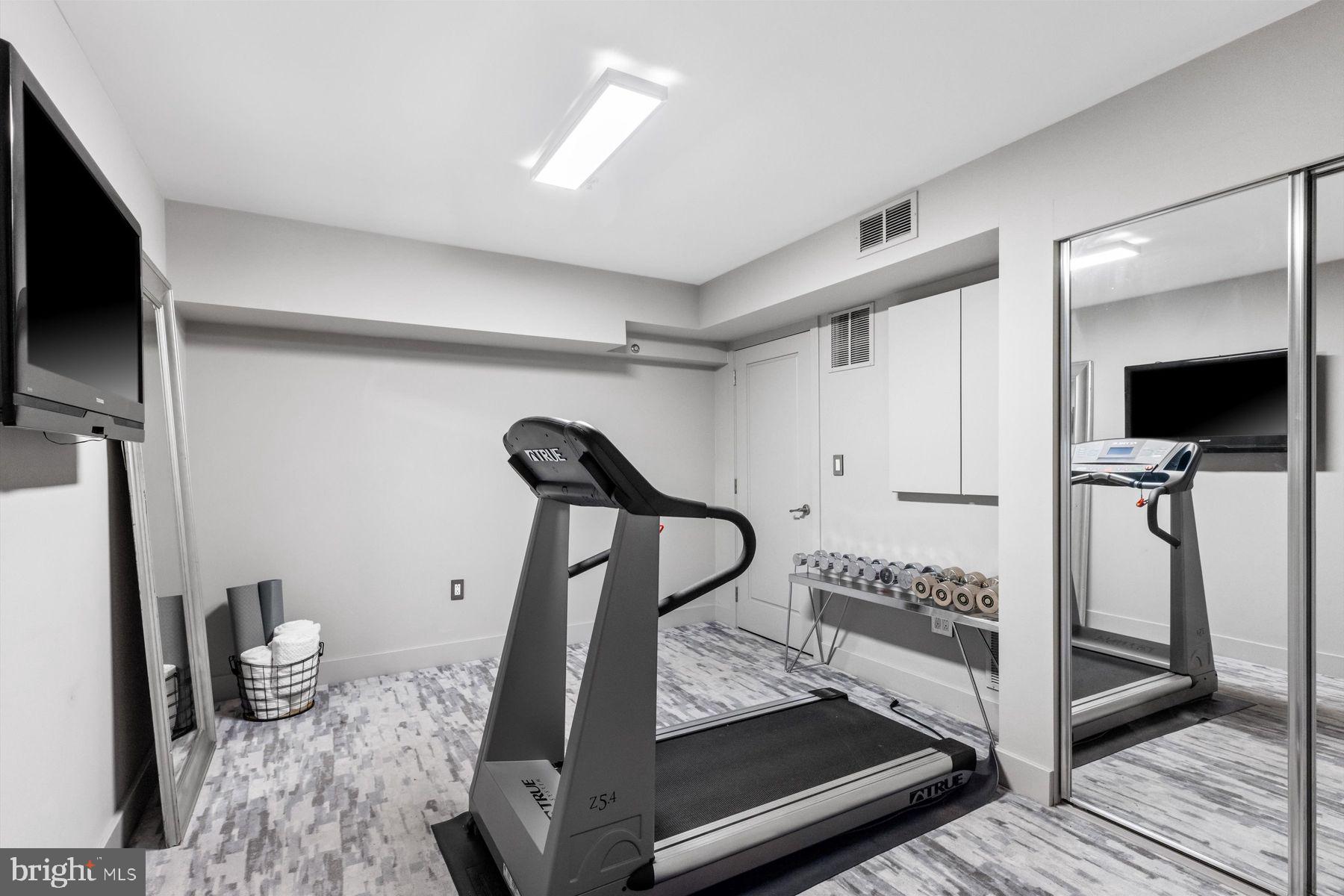 LOGAN SQUARE - Residential