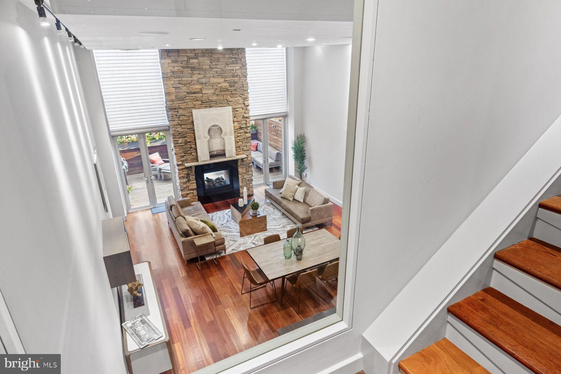 LOGAN SQUARE - Residential