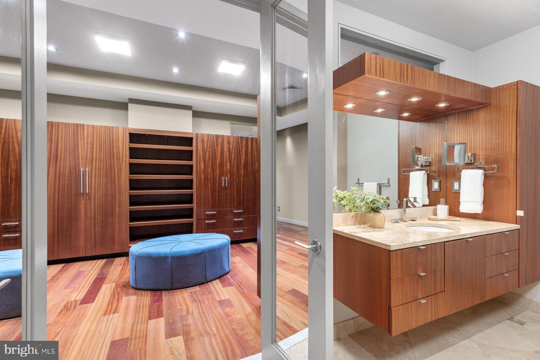 LOGAN SQUARE - Residential