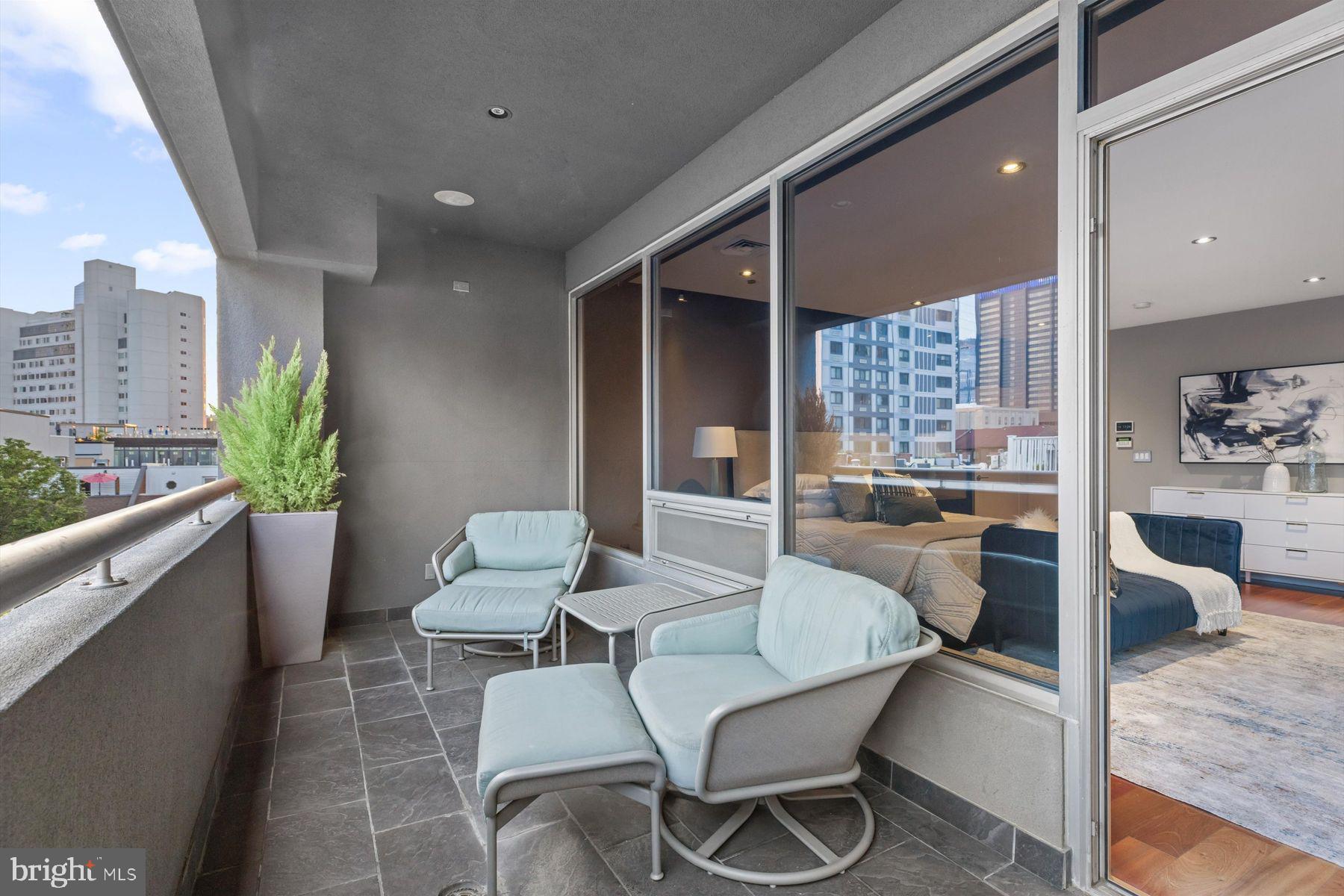 LOGAN SQUARE - Residential