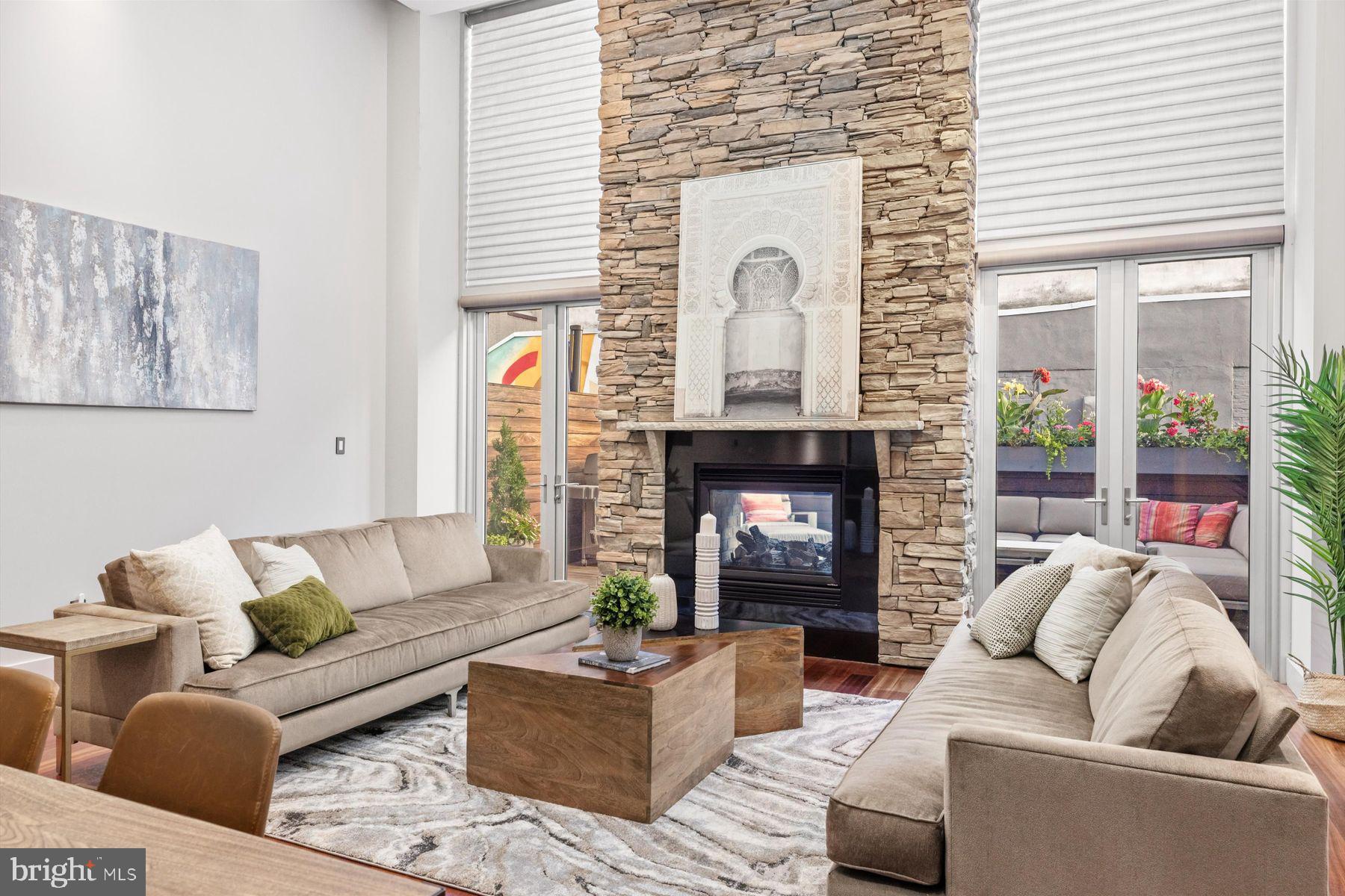 LOGAN SQUARE - Residential