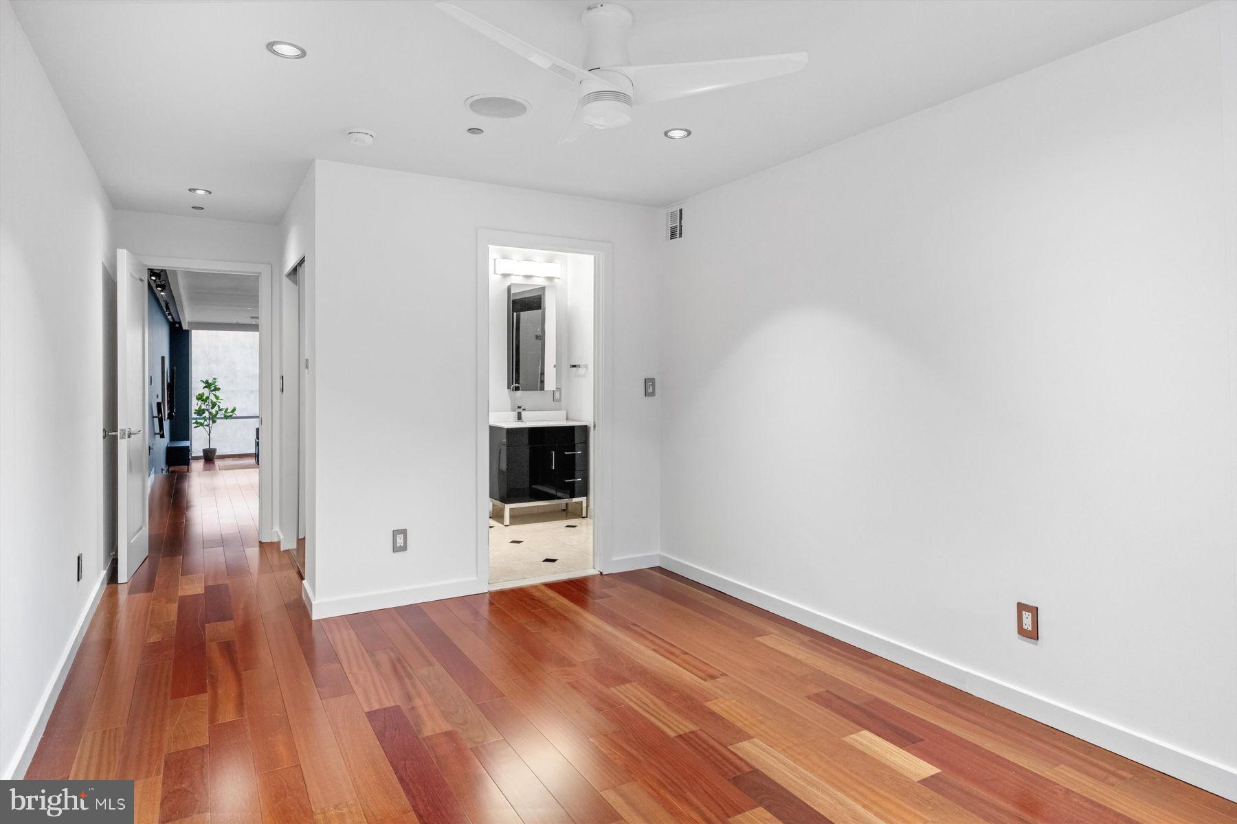 LOGAN SQUARE - Residential