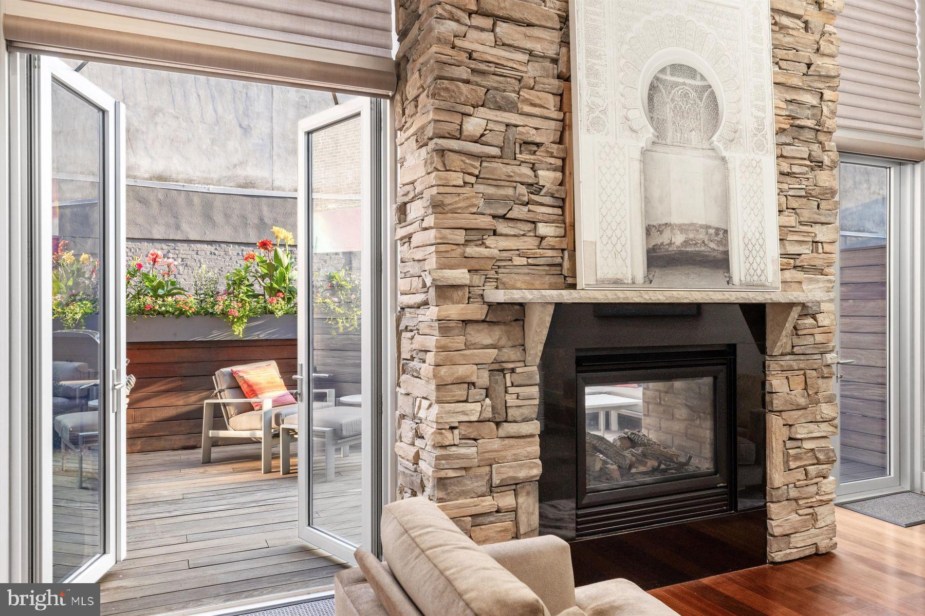 LOGAN SQUARE - Residential