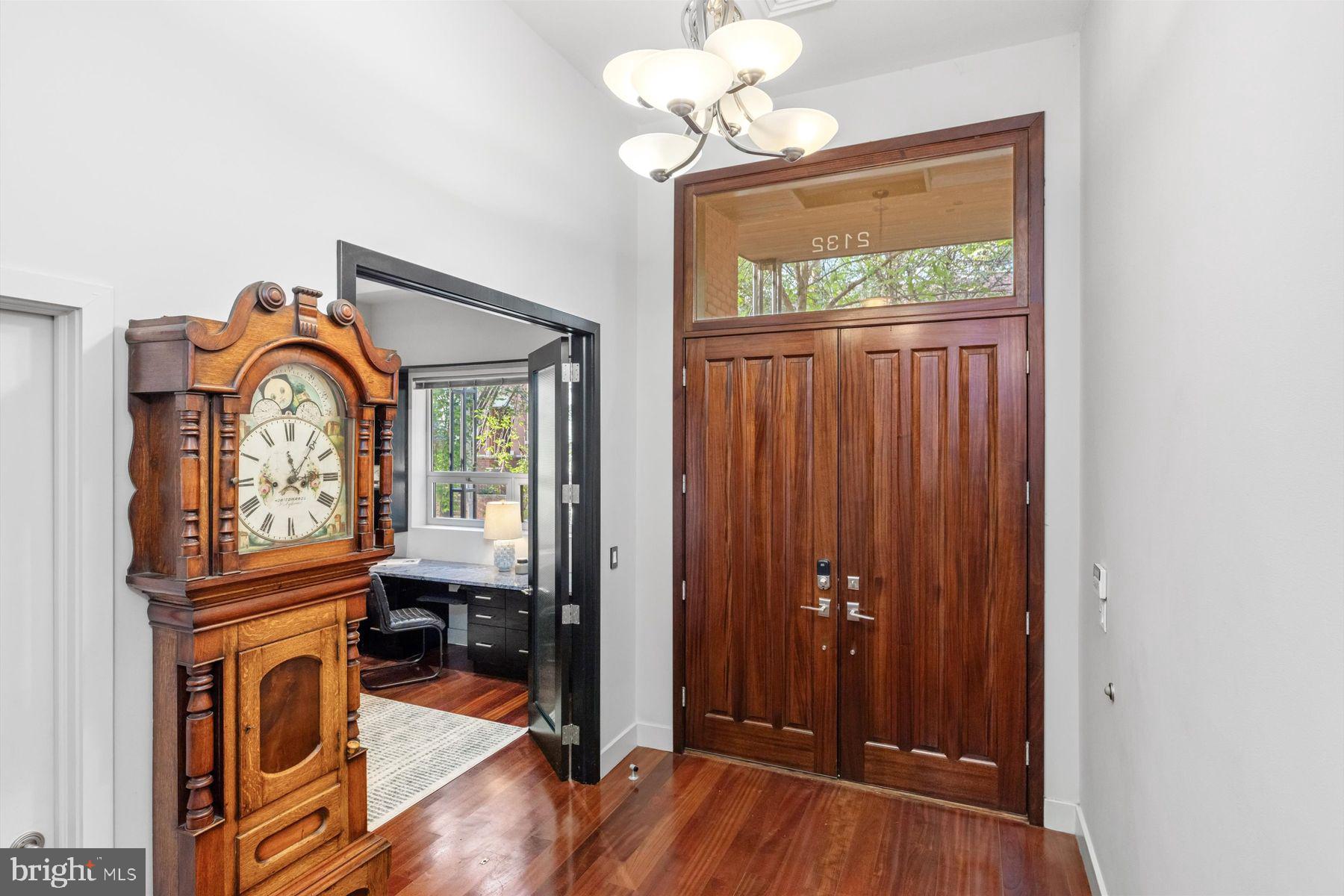 LOGAN SQUARE - Residential