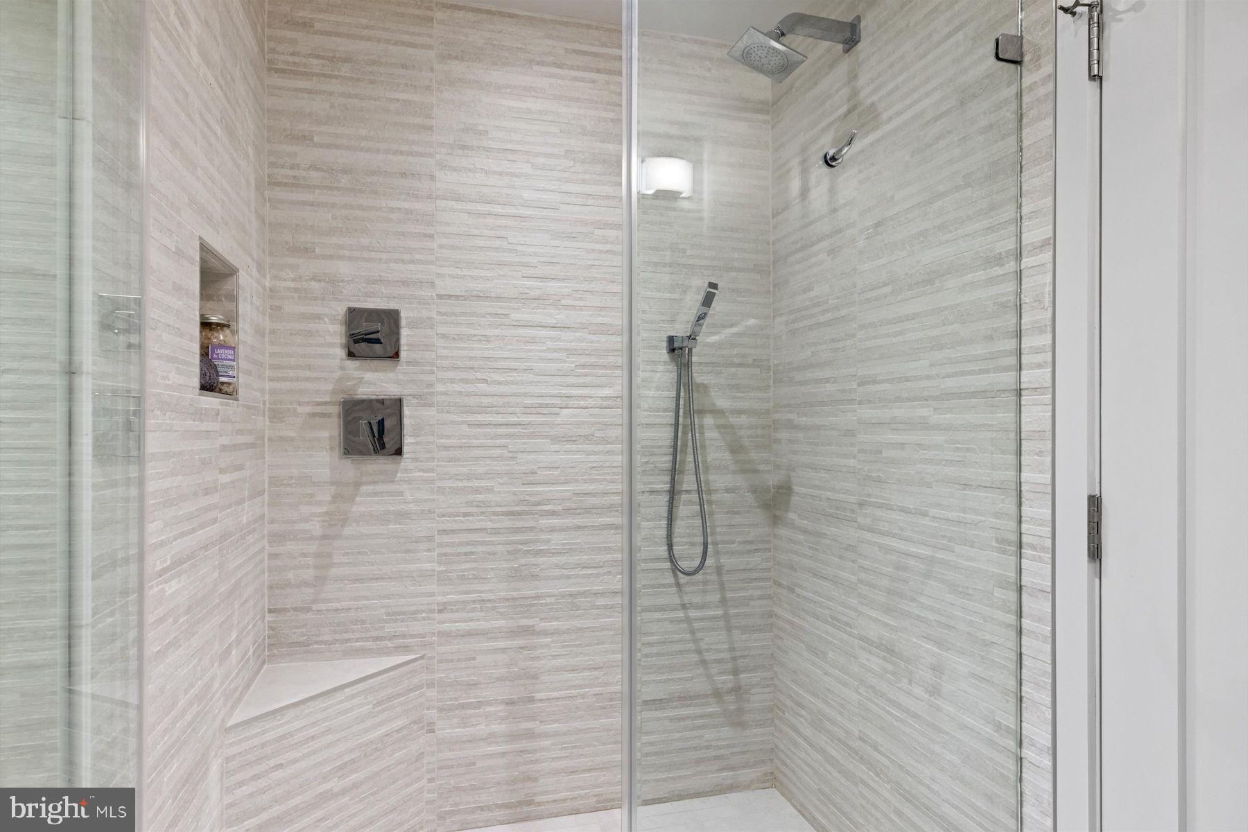 LOGAN SQUARE - Residential