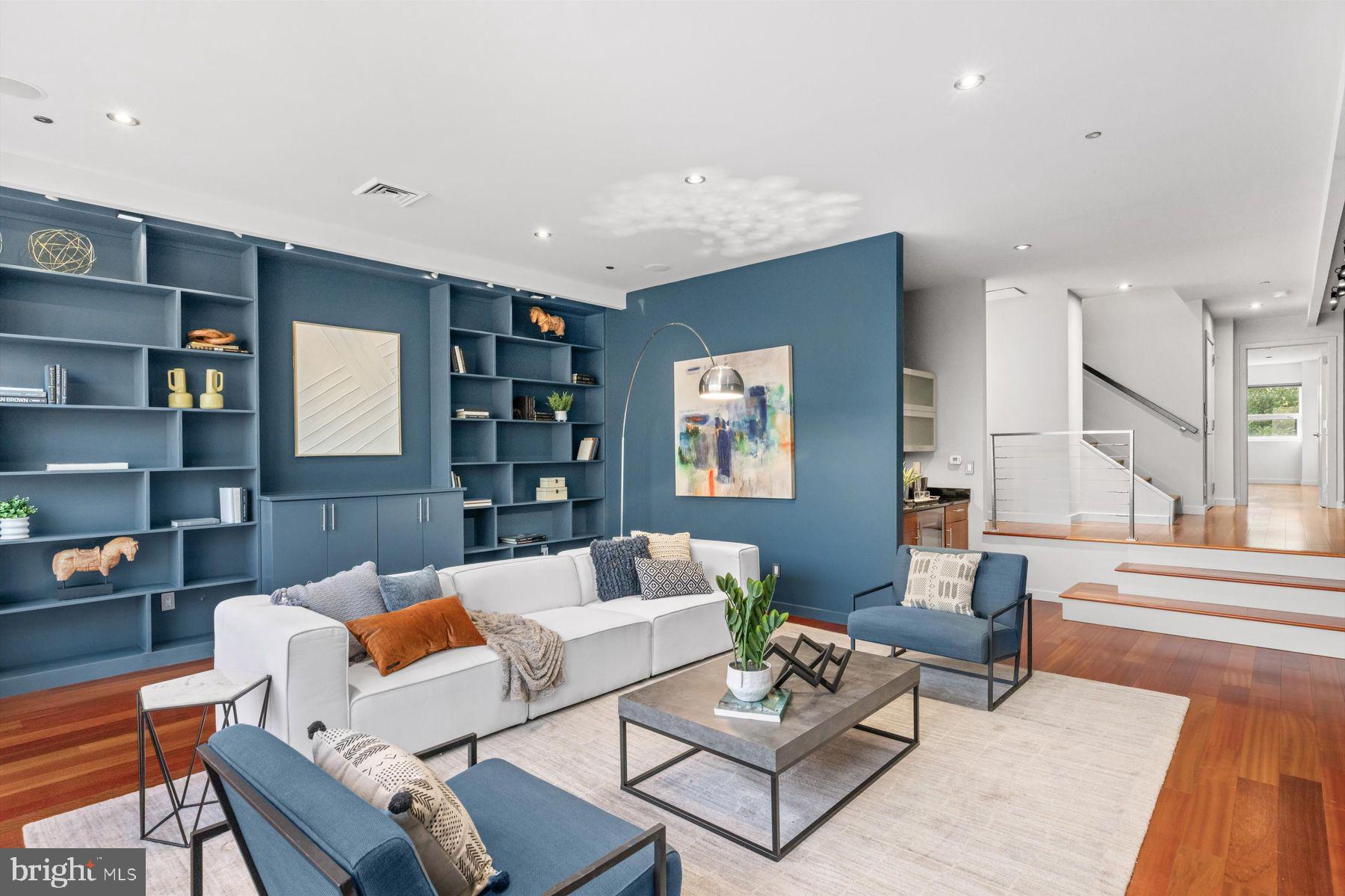 LOGAN SQUARE - Residential