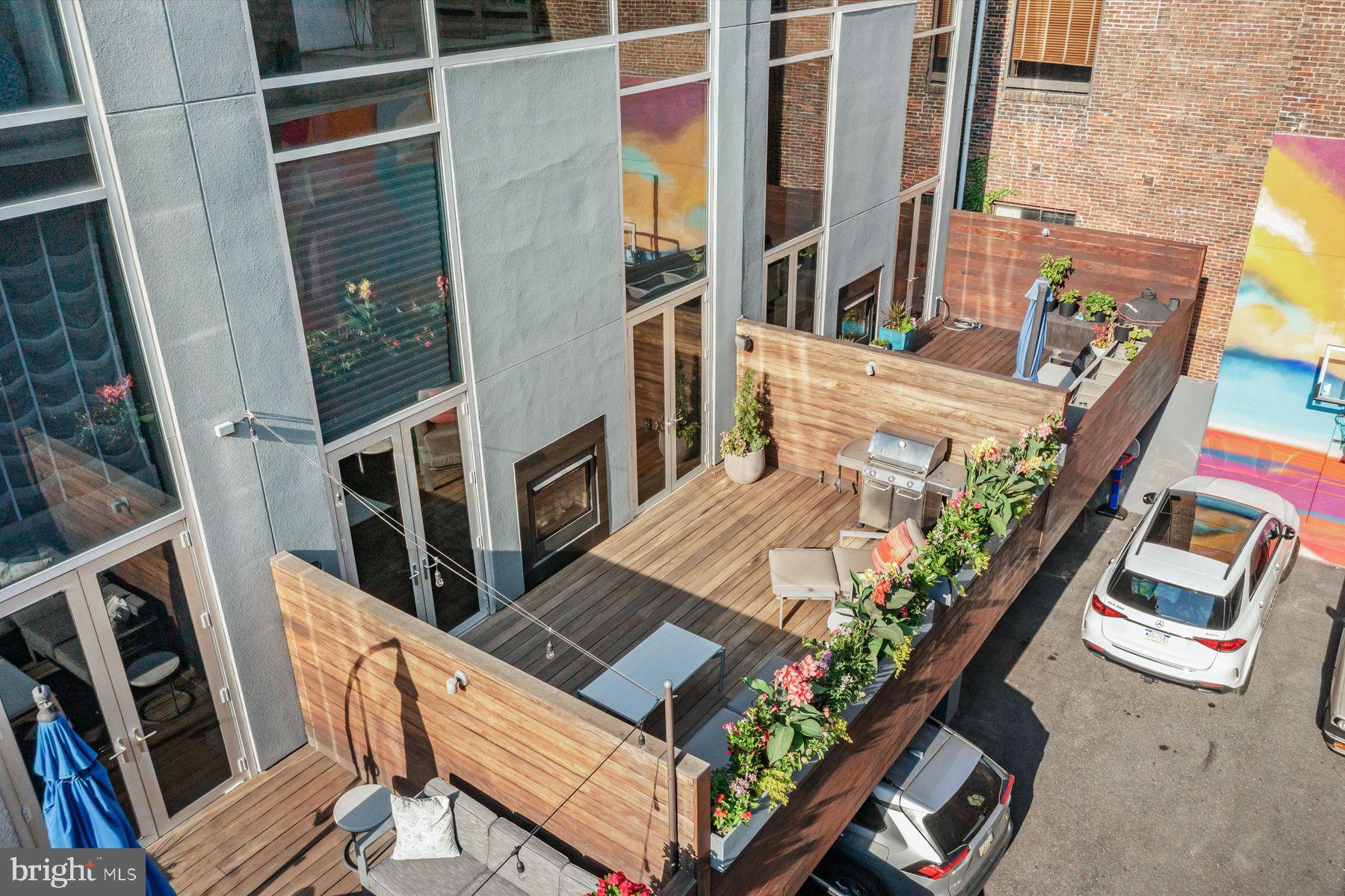 LOGAN SQUARE - Residential