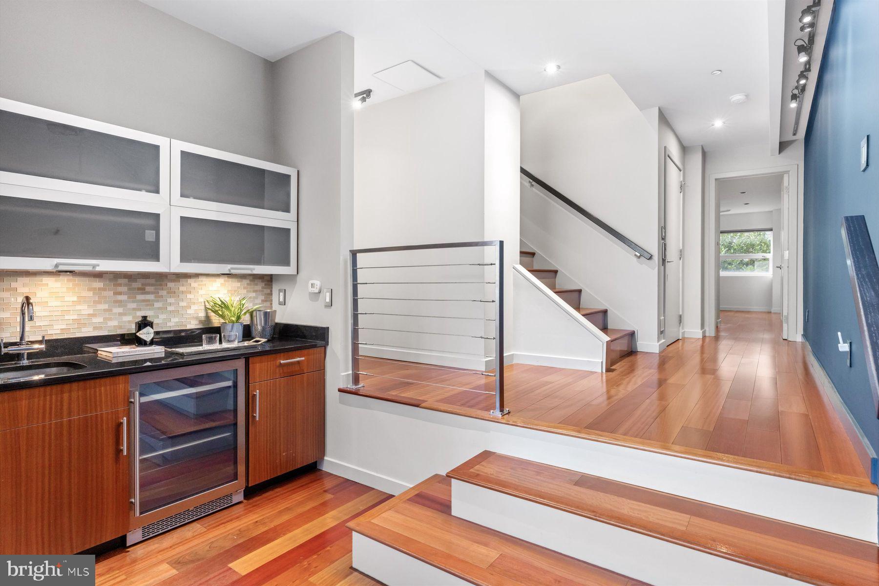 LOGAN SQUARE - Residential