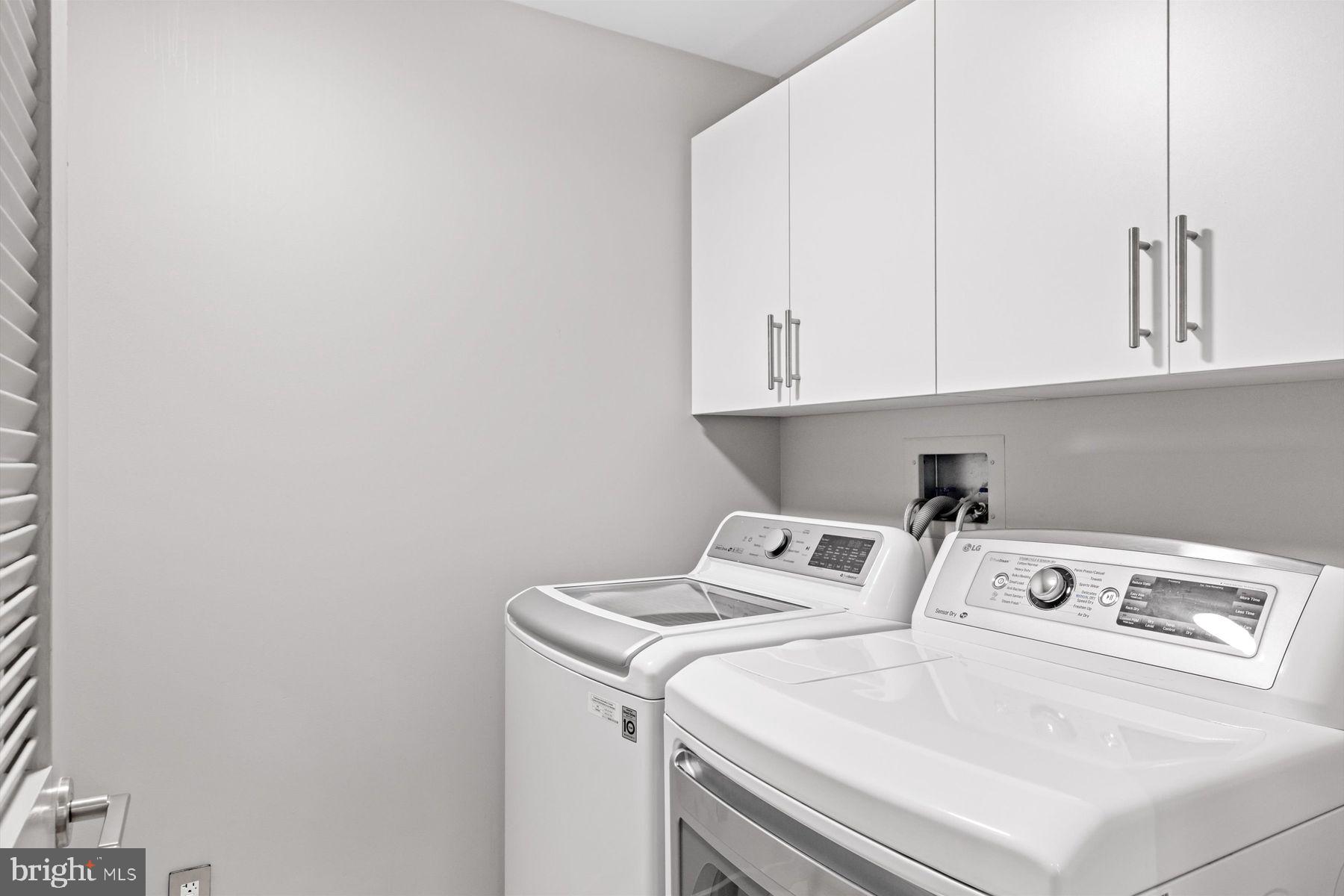 LOGAN SQUARE - Residential