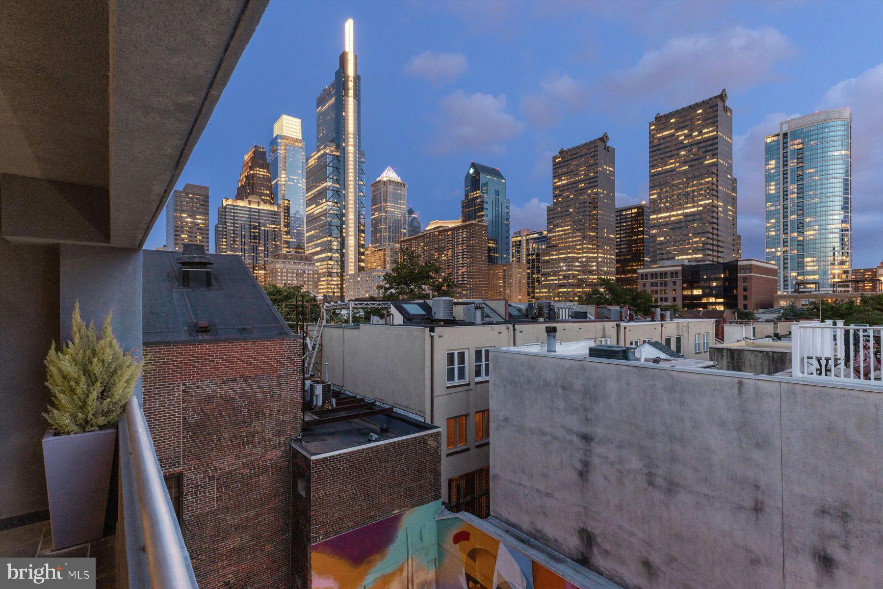 LOGAN SQUARE - Residential