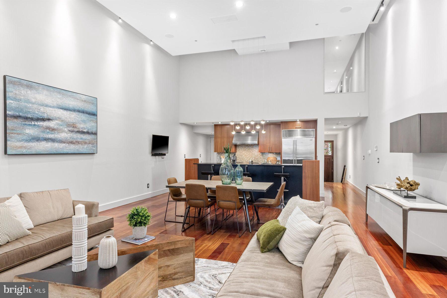 LOGAN SQUARE - Residential