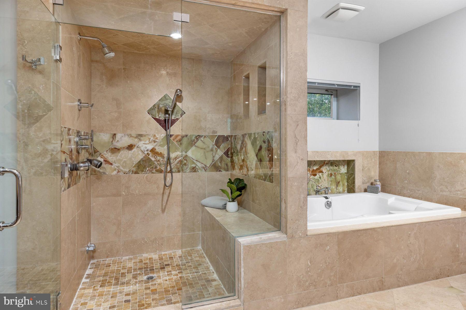 LOGAN SQUARE - Residential