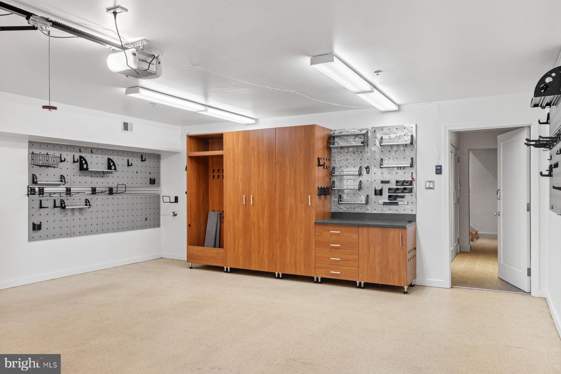 LOGAN SQUARE - Residential