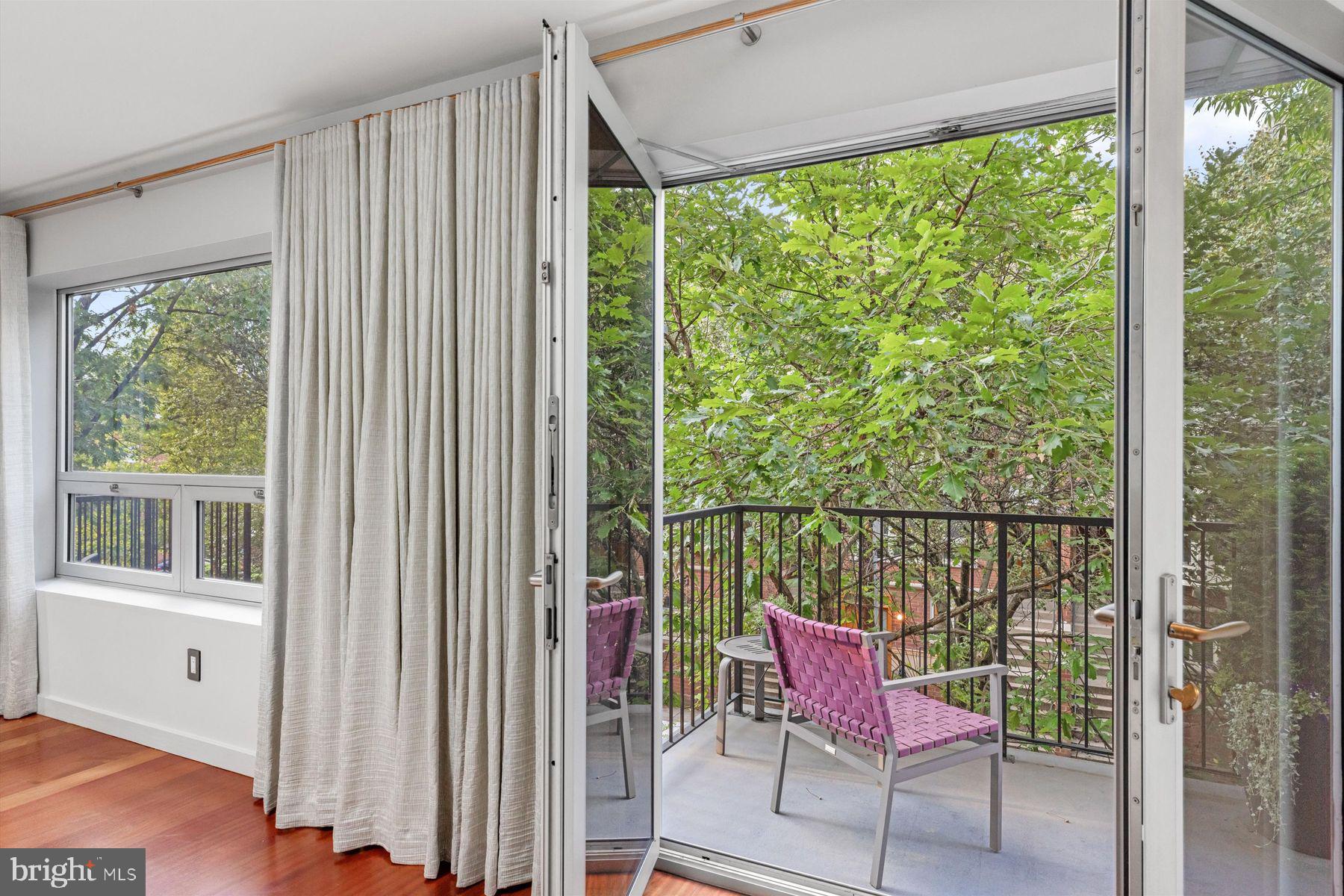 LOGAN SQUARE - Residential