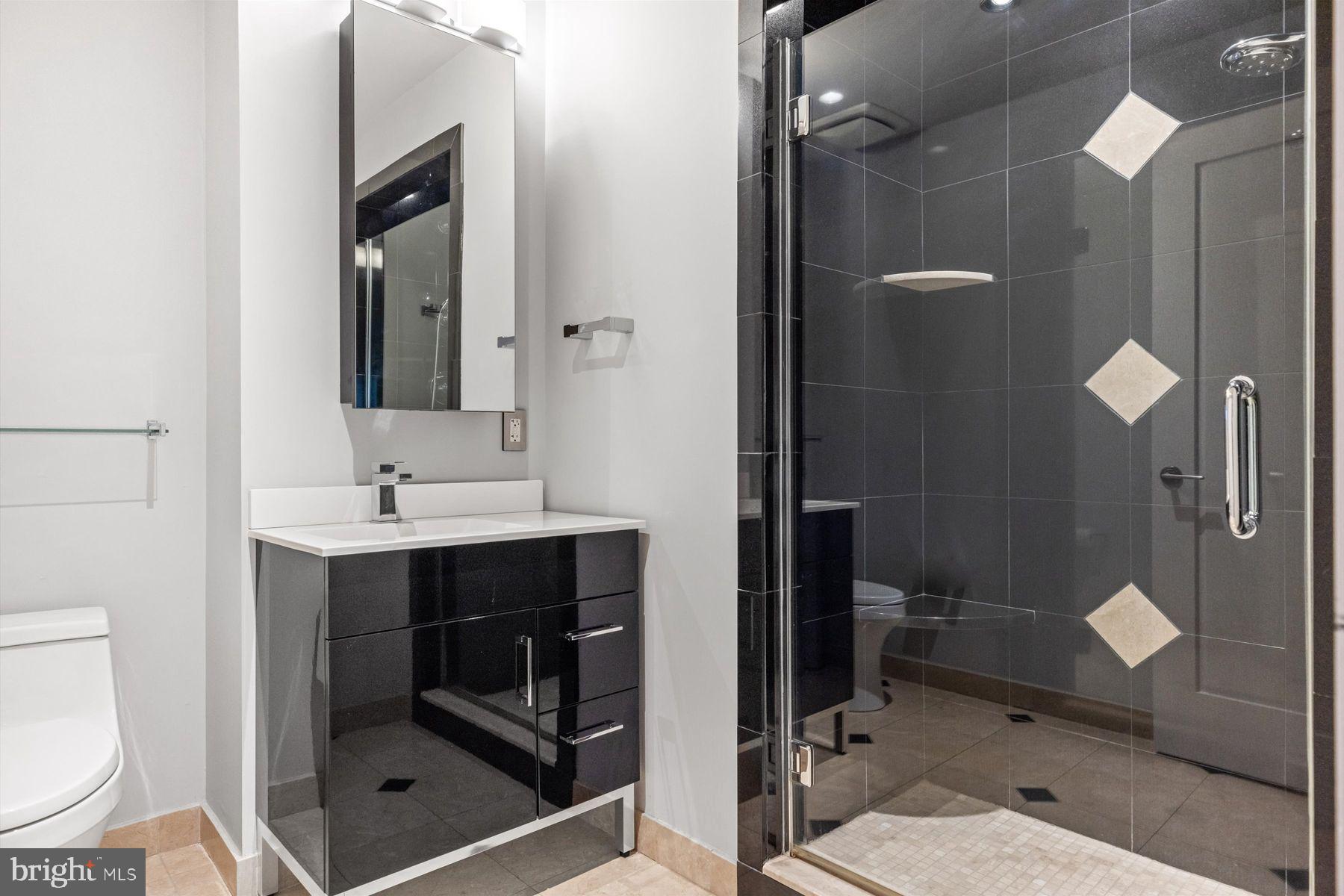 LOGAN SQUARE - Residential